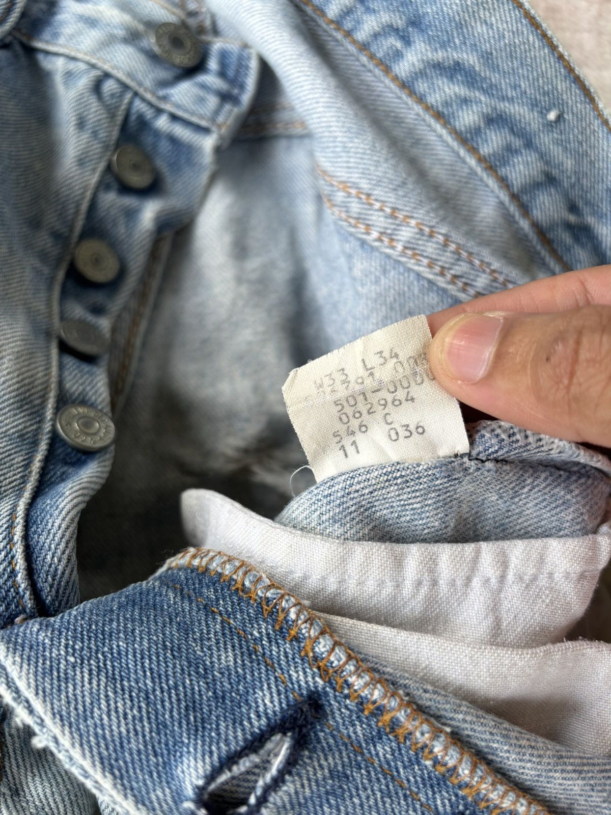 Levi's 🔥VINTAGE LEVIS 501 SUPER DISTRESSED DENIM THRASHED JEANS Size US 32 / EU 48 - 12 Thumbnail