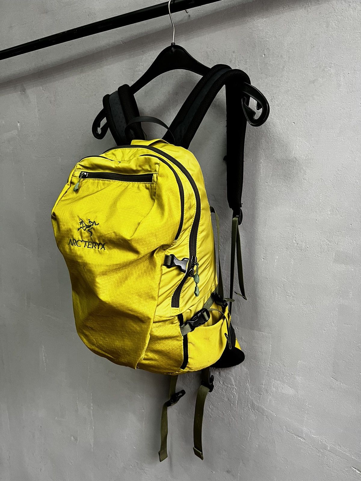 Arc'teryx Arc'teryx Axios 25 Nylon Backpack Bag Made in Philippines Size ONE SIZE - 2 Thumbnail
