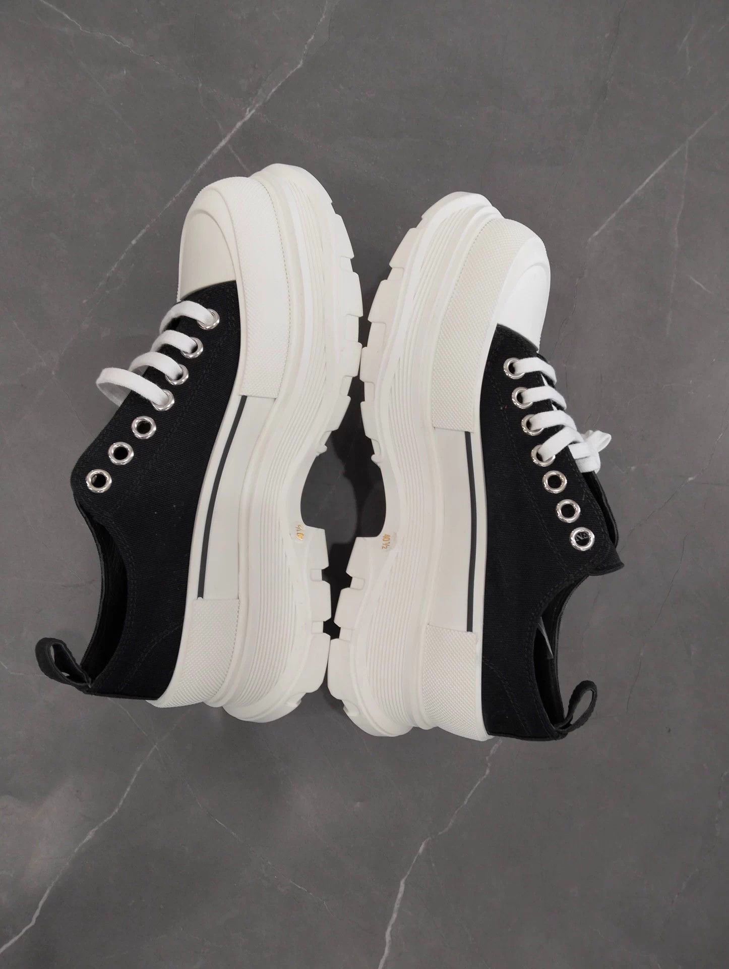 Alexander McQueen Alexander McQueen Tread Slick Canvas Ankle 40.5 Size US 7.5 / EU 40-41 - 2 Thumbnail