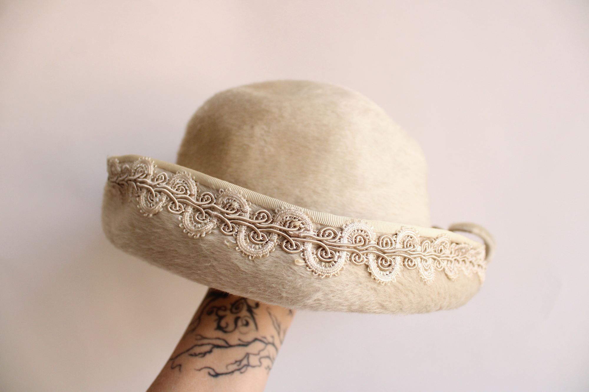Vintage Vintage 1960s womens Hat, Lilli of California Faux Fur Wool Size ONE SIZE - 4 Thumbnail