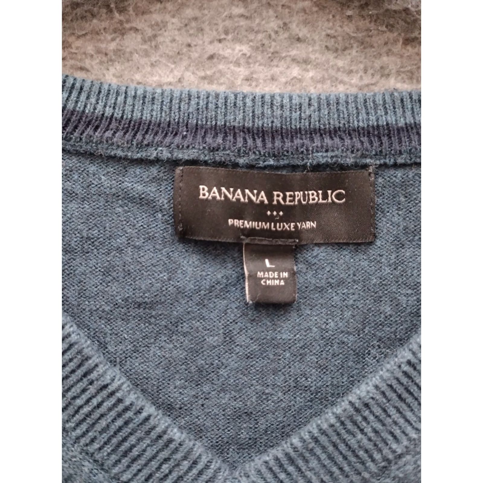 Banana Republic VINTAGE Banana Republic Sweater Mens L Blue/Green Pullover V-Neck 100% Merino Wool Knit - Solid, All Seasons, 90s Classic Mens Size US L / EU 52-54 / 3 - 6 Thumbnail