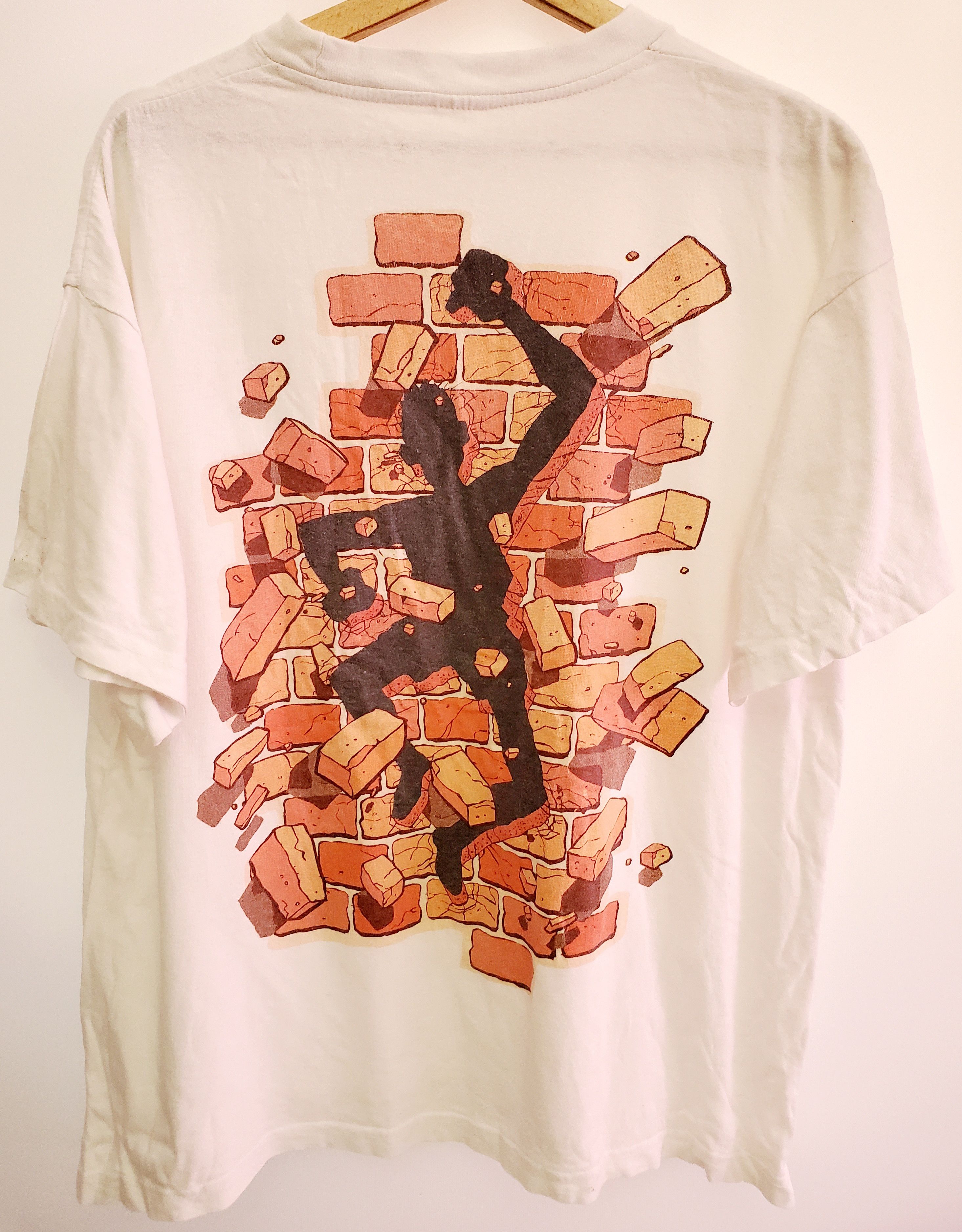 Vintage 1996 Flora London Marathon I Ran Through The Wall t shirt Xl Size US XL / EU 56 / 4 - 4 Thumbnail