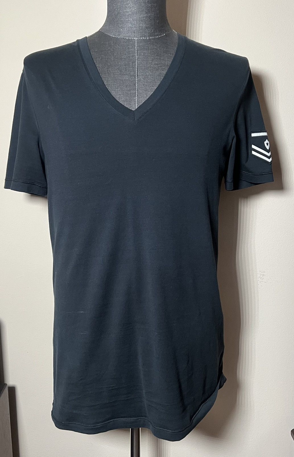 Gucci Pre-Owned Gucci V-neck T-shirt short XL Made in Italy Size US XL / EU 56 / 4 - 1 Thumbnail