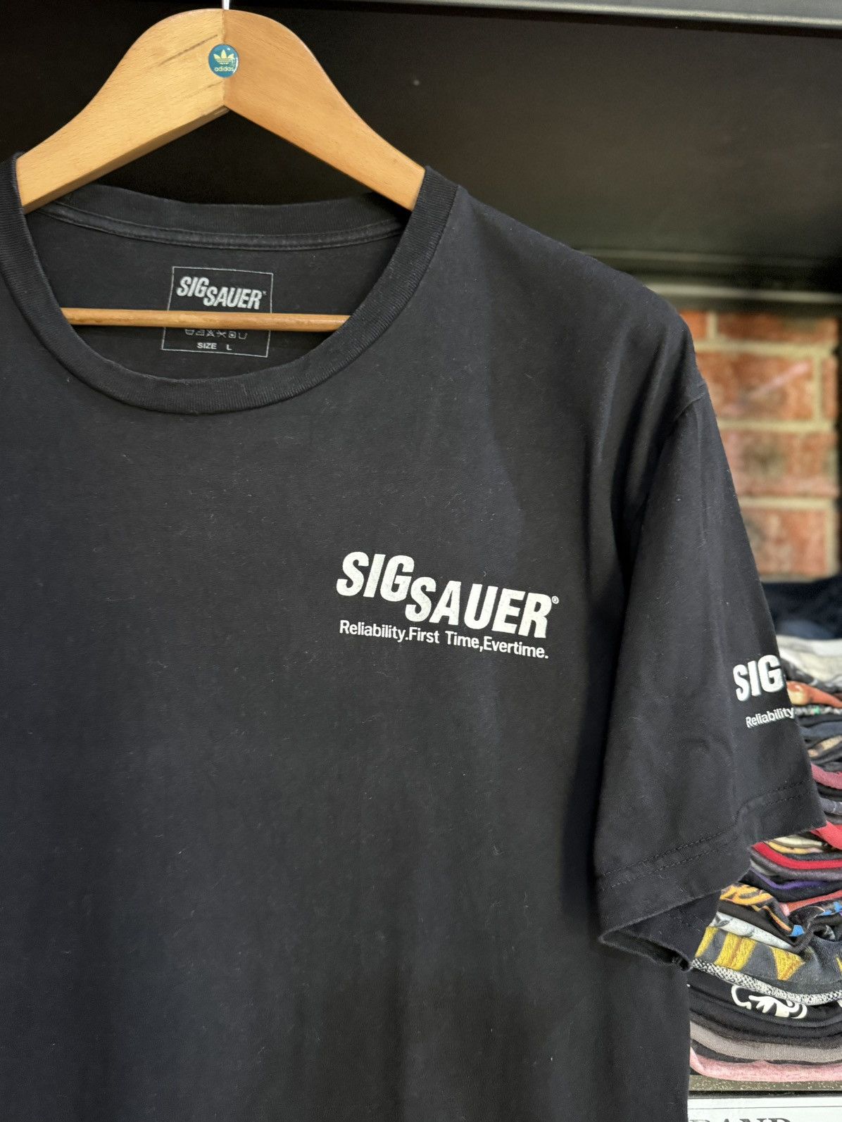 Vintage Vintage Y2K Sig Sauer When It Counts P320 Carry Faded Tee Size US L / EU 52-54 / 3 - 7 Thumbnail