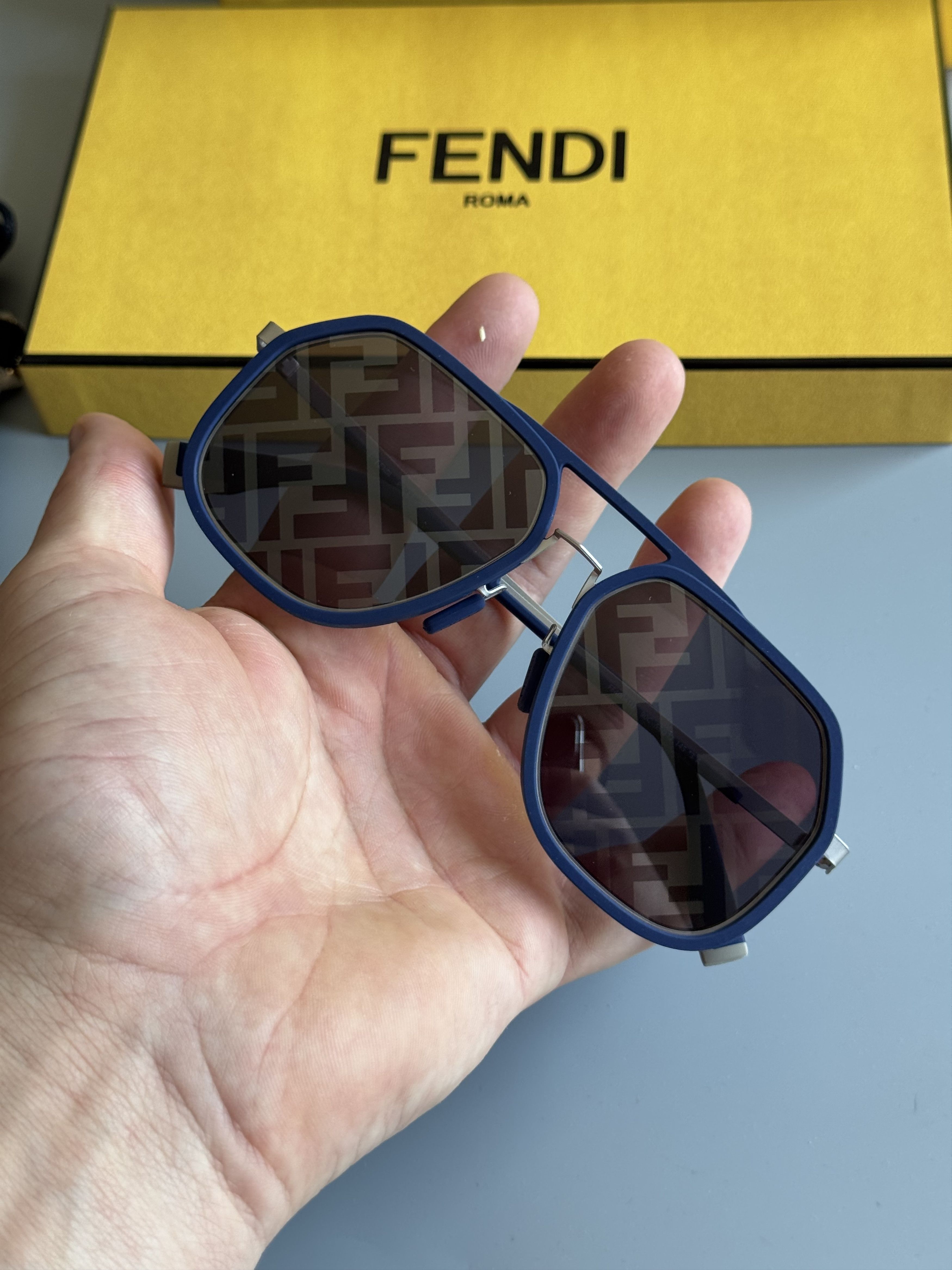 Fendi Fendi Sunglasses Size ONE SIZE - 4 Thumbnail