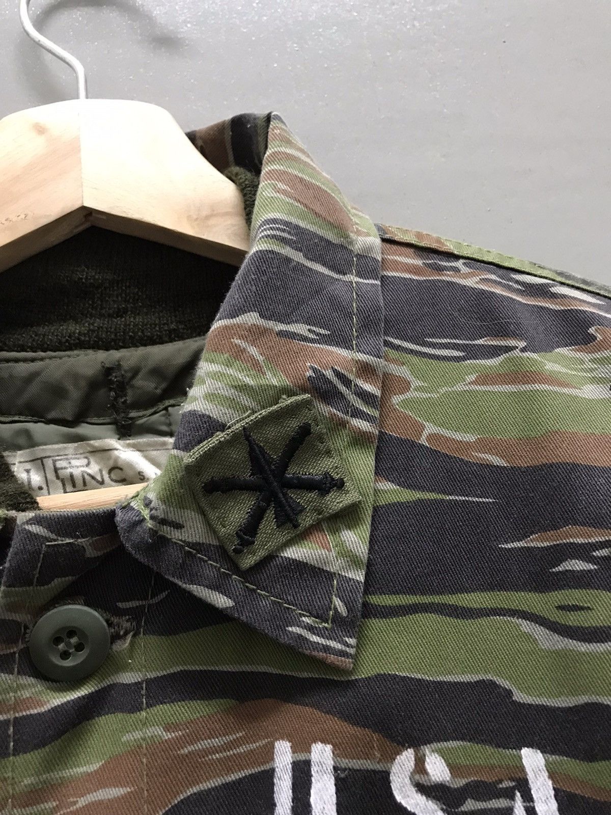 Guerrilla Group Vintage 60s U.S Army Tiger Stripe Camo Jacket Size US L / EU 52-54 / 3 - 6 Thumbnail