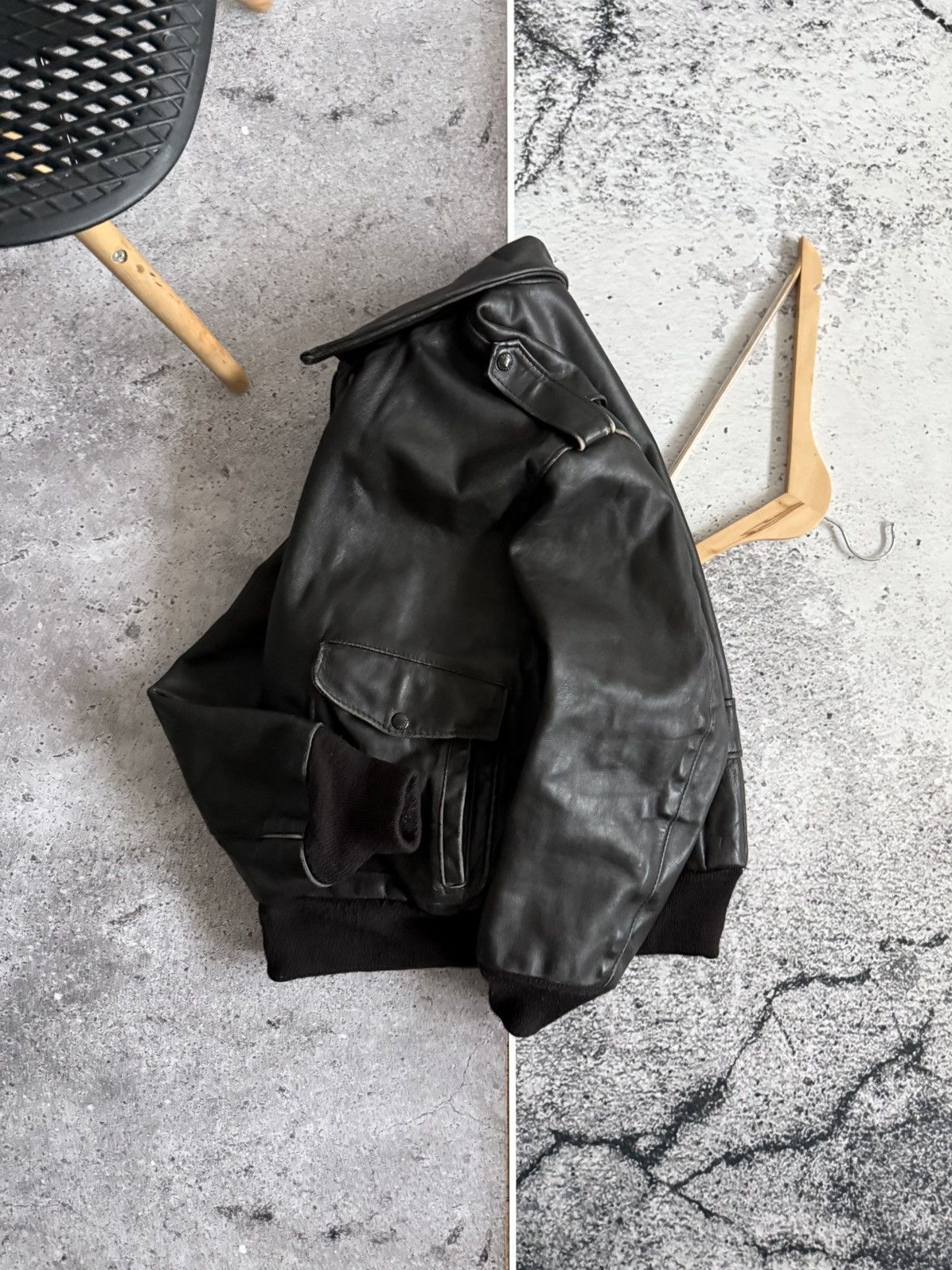 Schott Vintage Schott Black Heavyweight Leather A-2 Bomber Jacket Size US L / EU 52-54 / 3 - 10 Thumbnail
