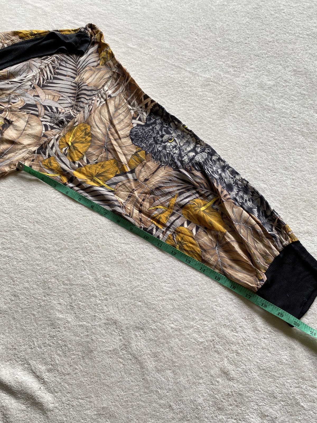 Salvatore Ferragamo Vintage Salvatore Ferragamo Silk Over Tiger Print Size US L / EU 52-54 / 3 - 17 Thumbnail