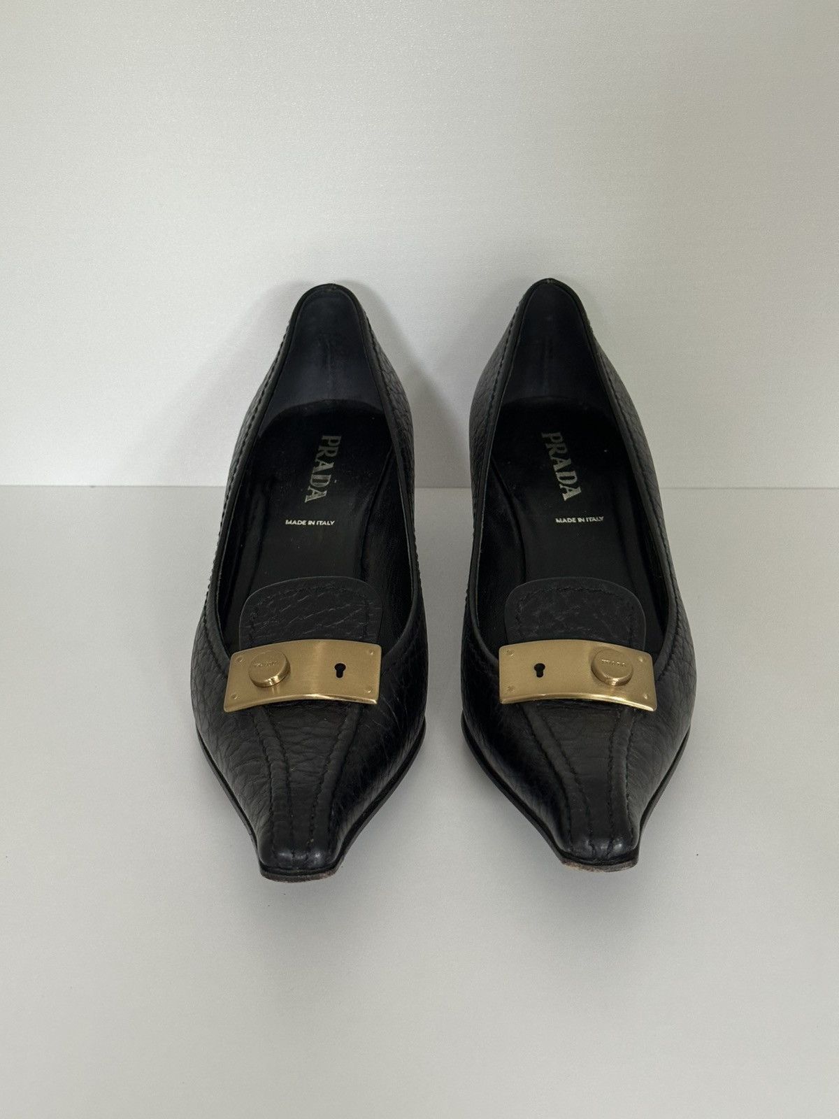 Designer × Prada Prada leather black pumps lock Size US 6.5 / IT 36.5 - 2 Thumbnail