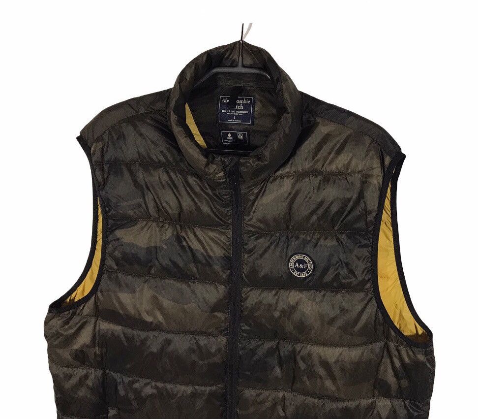 Abercrombie & Fitch Abercrombie & Fitch Camo Vest Puffy Men's L Size US L / EU 52-54 / 3 - 3 Thumbnail