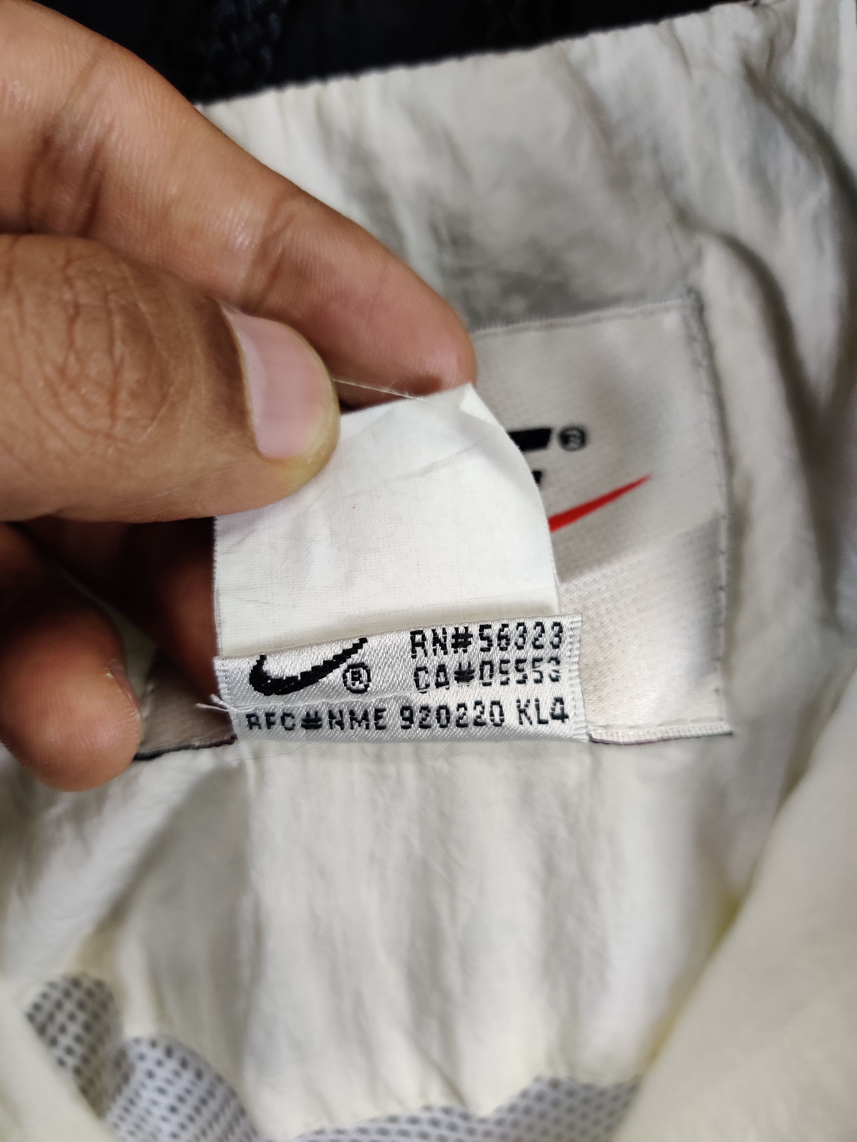 Nike Vintage Nike Spell Out Embroidery Windbreaker Jacket Size US S / EU 44-46 / 1 - 11 Thumbnail