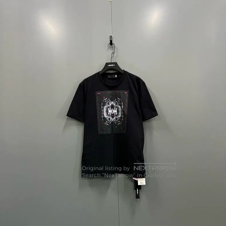 Givenchy Givenchy Black Pattern Printed Short Sleeve (Size L) Size US L / EU 52-54 / 3 - 1 Thumbnail
