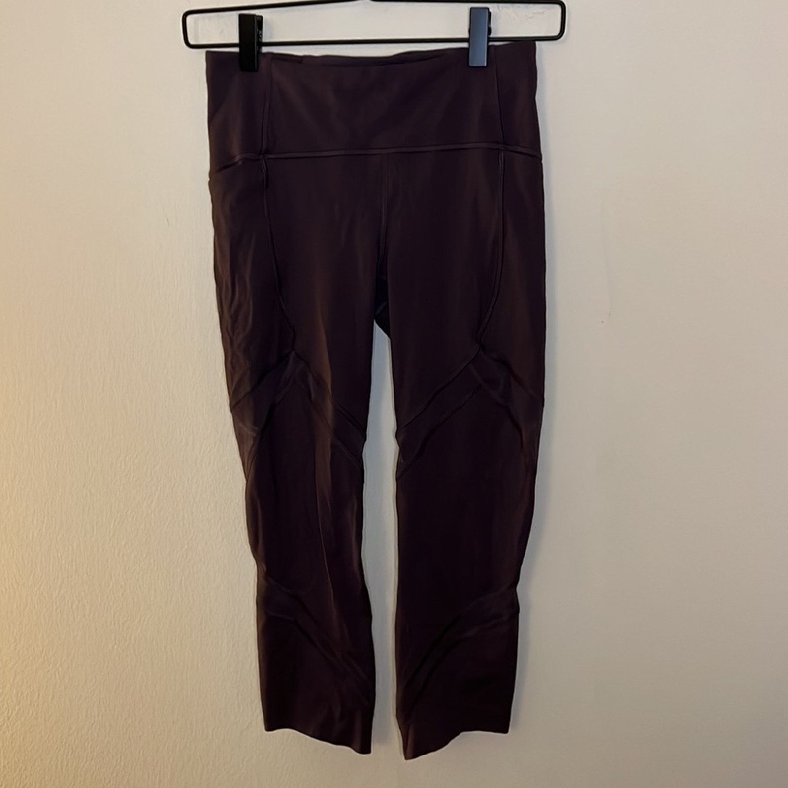 Lululemon lululemon On Pace Crop 21” Leggings in Vintage Grape Size 4 Size 27" / US 4 / IT 40 - 4 Thumbnail