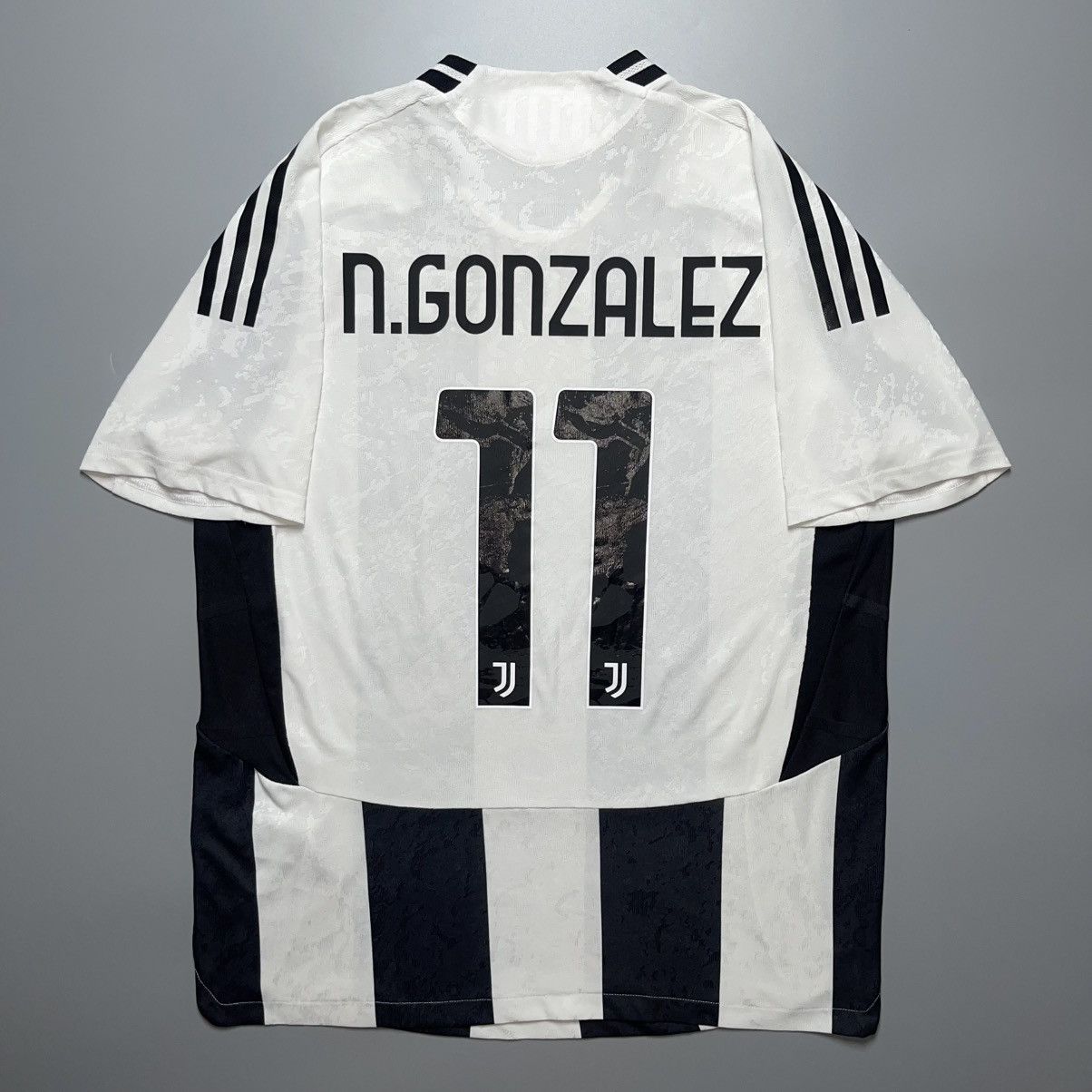 Adidas JUVENTUS ADIDAS 2024/2025 FOOTBALL HOME JERSEY #11 GONZALEZ Size US L / EU 52-54 / 3 - 1 Thumbnail