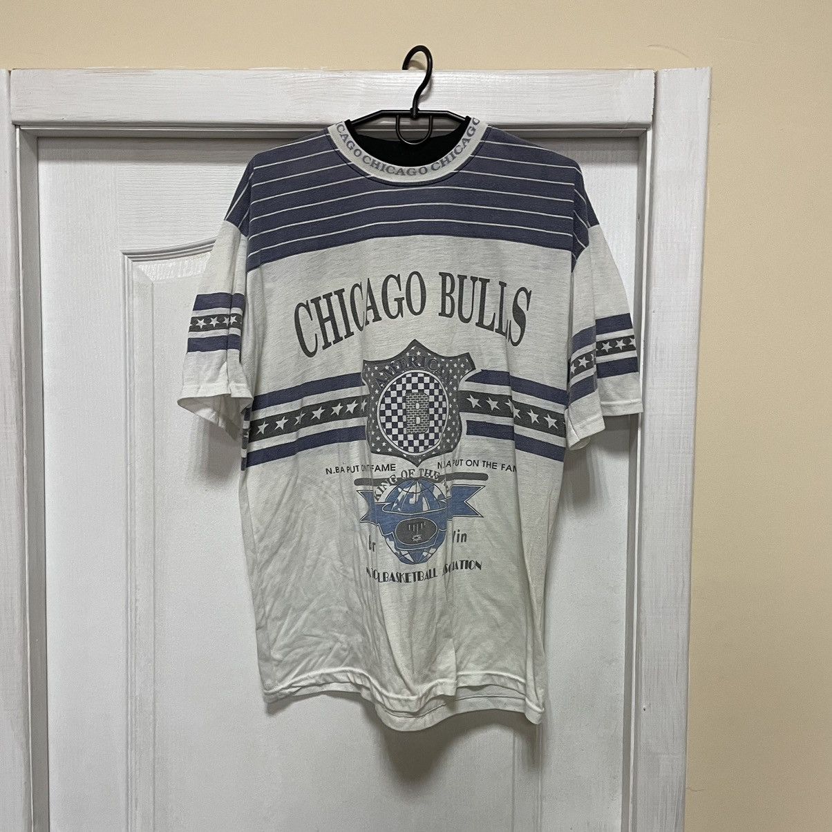 NBA × Vintage Vintage 90s Chicago Bulls tee shirt king worl NBA Basketball Size US L / EU 52-54 / 3 - 1 Thumbnail