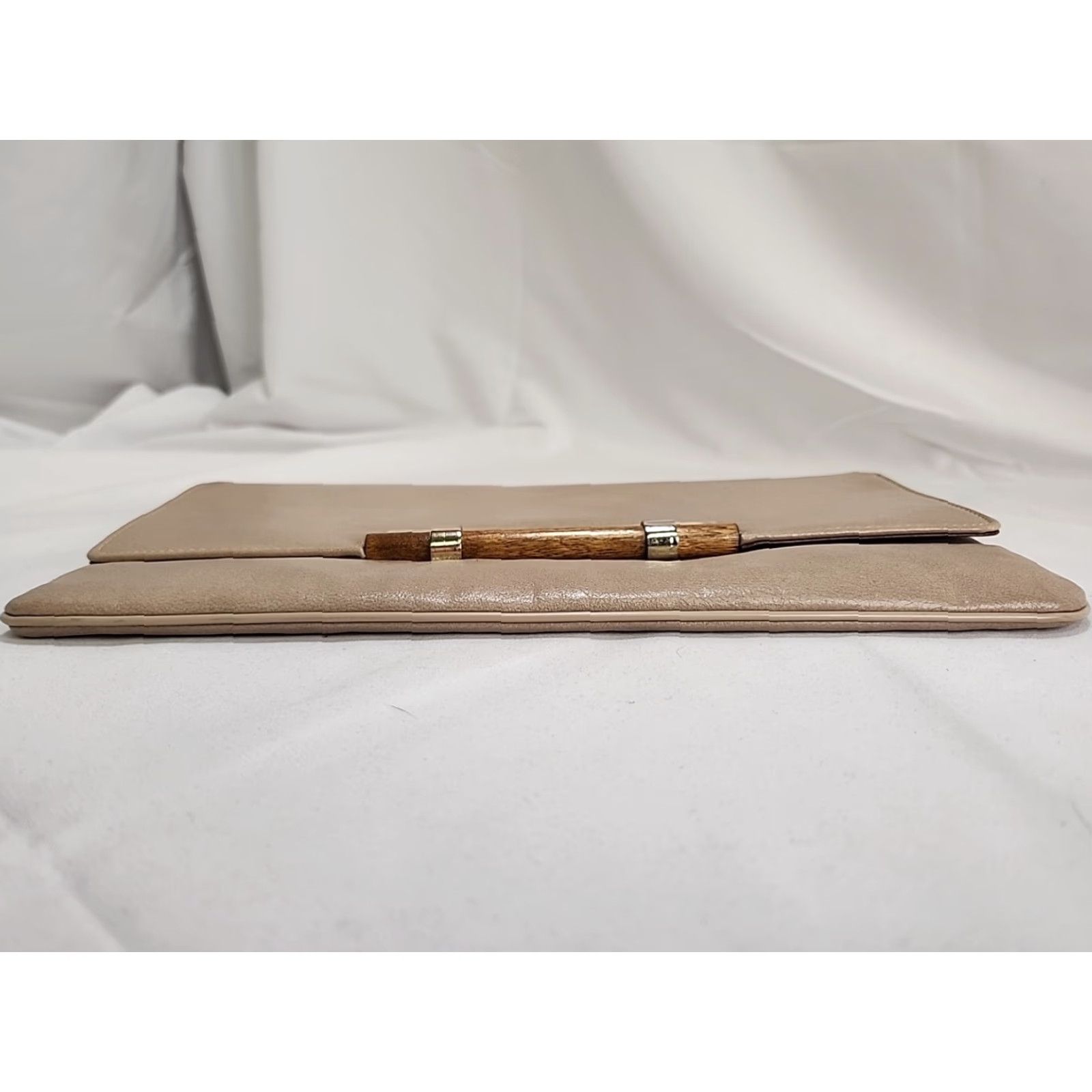 Vintage VINTAGE Mardane Tan Genuine Leather Clutch Gold Purse Chain USA Wood Handle 11x6.5x1 Size ONE SIZE - 3 Thumbnail
