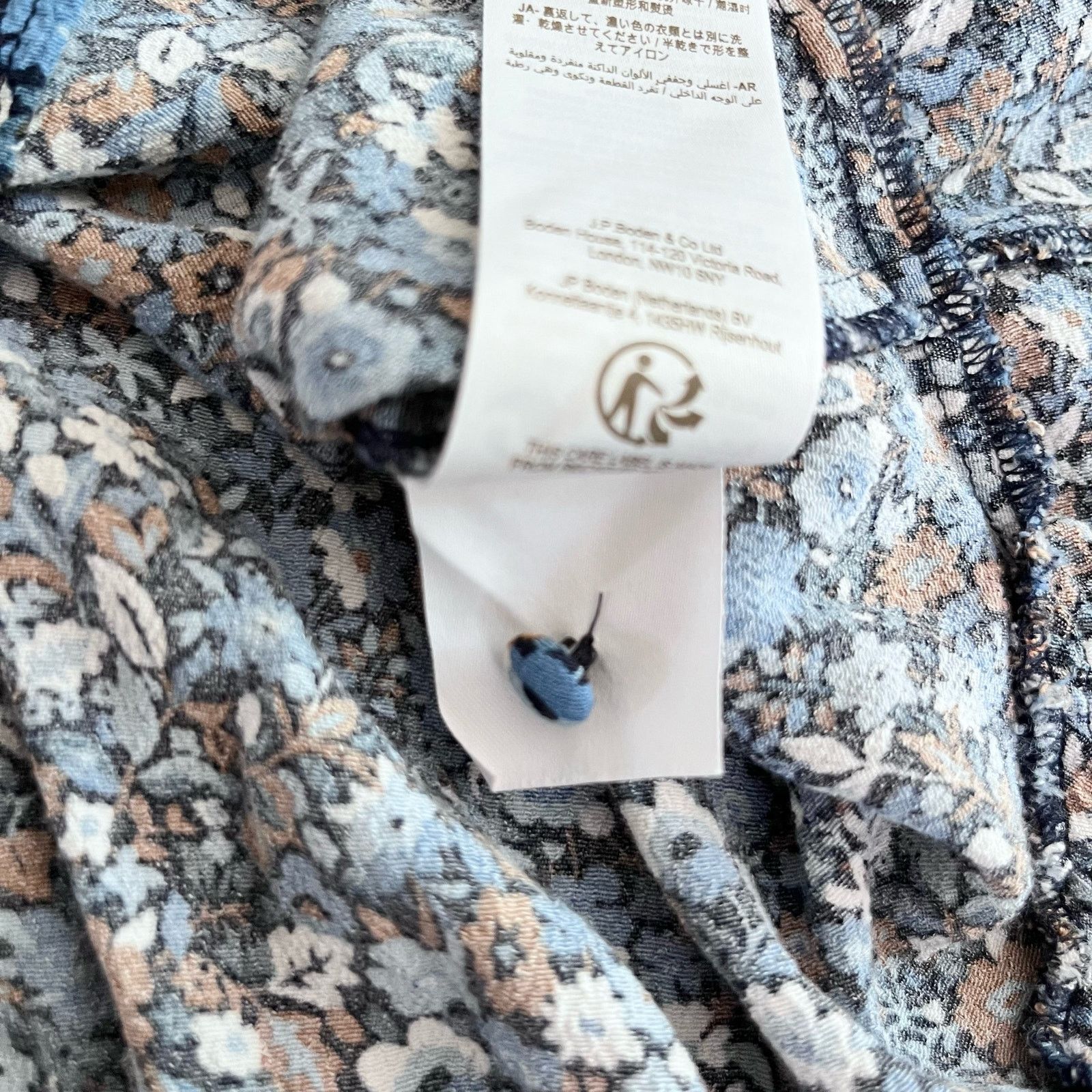 Boden Boden Ditsy Floral Smocked Yoke Blue Mini Dress size 4L Size S / US 4 / IT 40 - 14 Thumbnail
