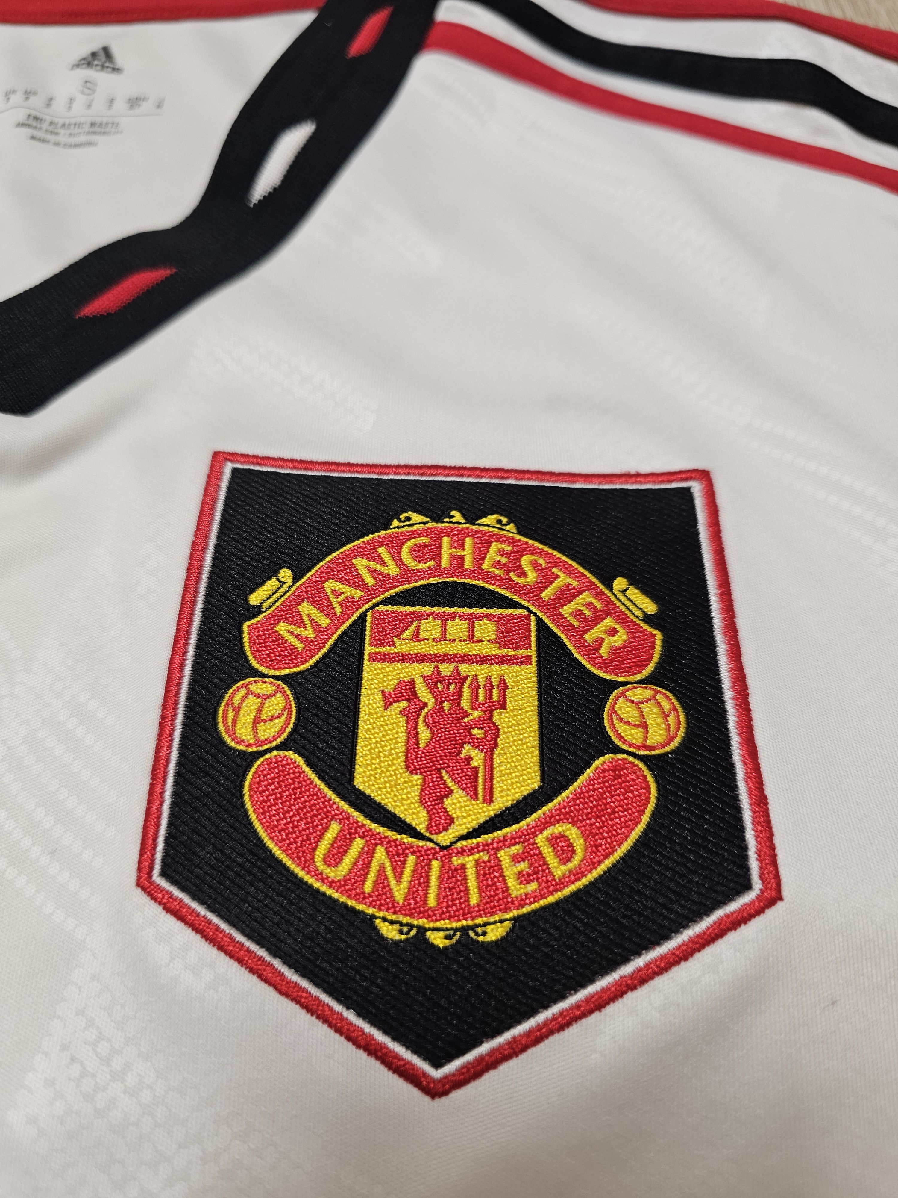 Adidas MANCHESTER UNITED 2022 2023 AWAY FOOTBALL SOCCER JERSEY Size US S / EU 44-46 / 1 - 4 Thumbnail
