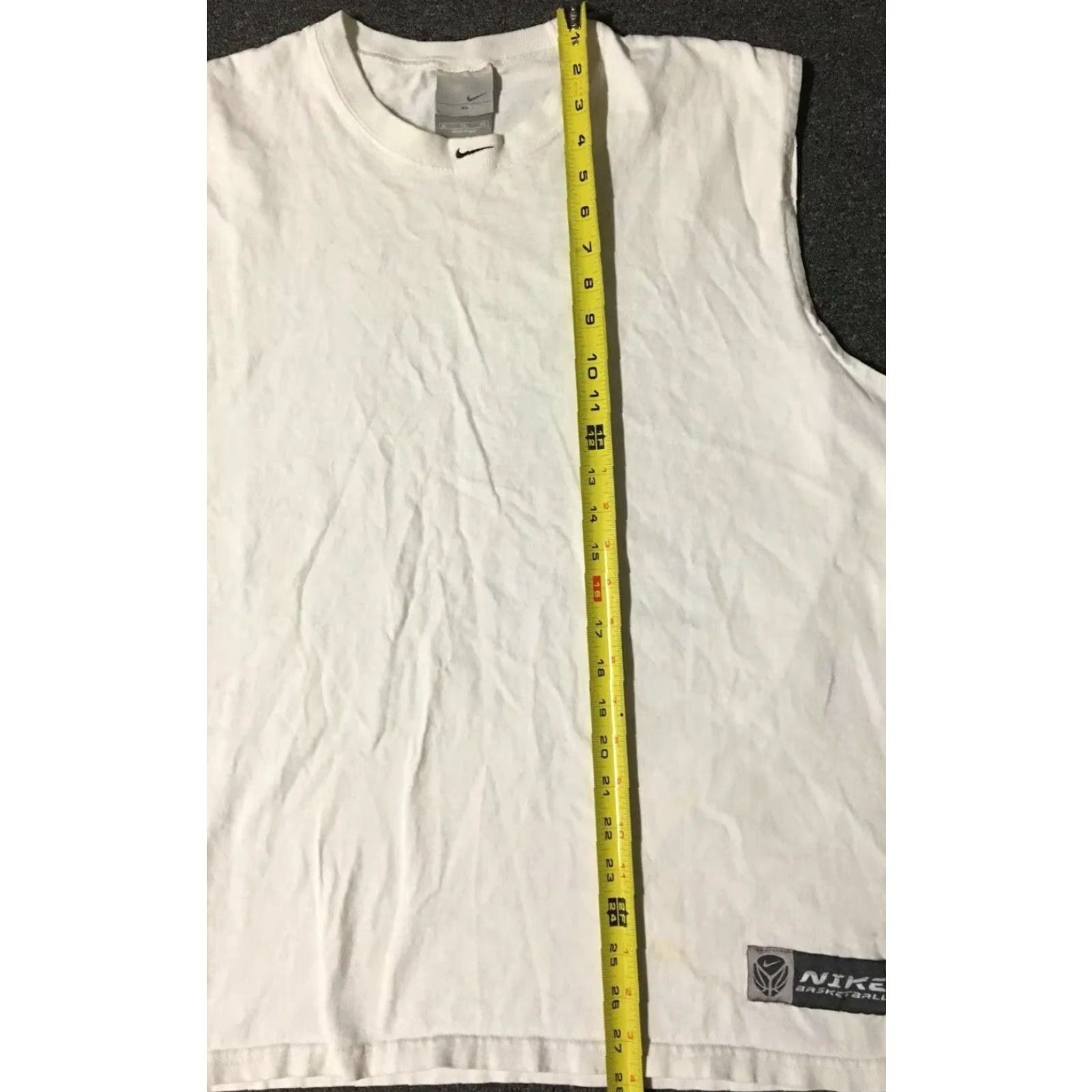 Nike VINTAGE Nike Center Swoosh Faded Tank Top XL White USA Basketball 90s Shirt Men Sleeveless Size US XL / EU 56 / 4 - 7 Thumbnail