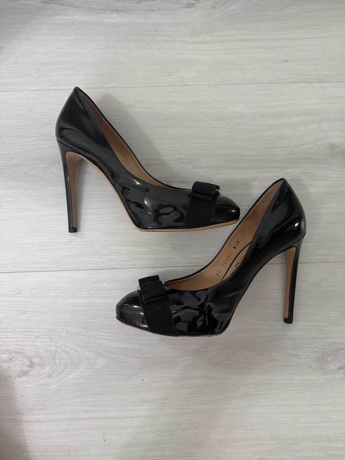 Salvatore Ferragamo Salvatore Ferragamo Black Leather Vara Bow Pumps Size 37 Size US 7 / IT 37 - 3 Thumbnail