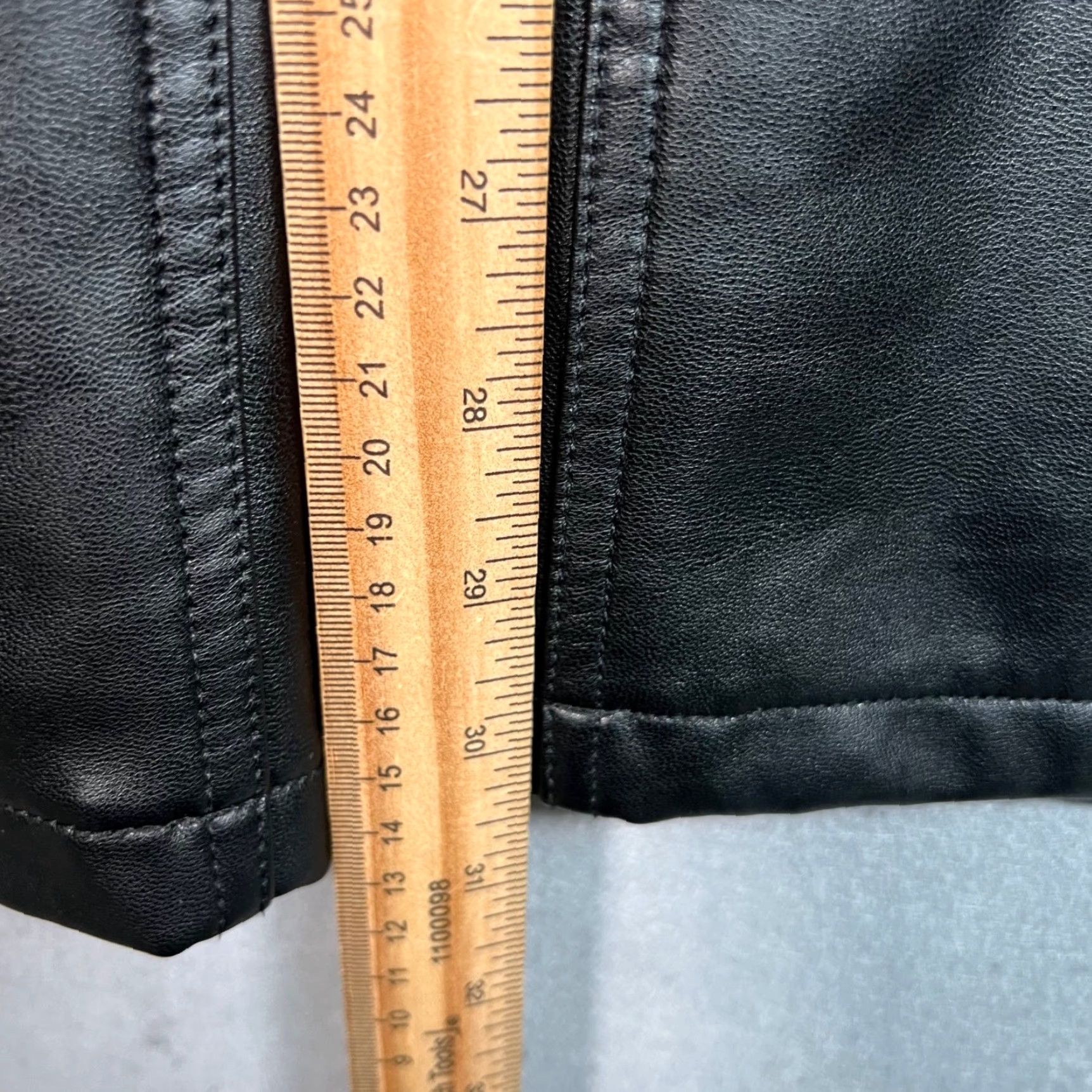 Abercrombie & Fitch VINTAGE Abercrombie & Fitch Womens Jeans 36/22L Faux Leather Ultra High Rise 90s Relaxed Straight 5-Pocket Black Wool? Size 25" / US 0 / IT 36 - 7 Thumbnail