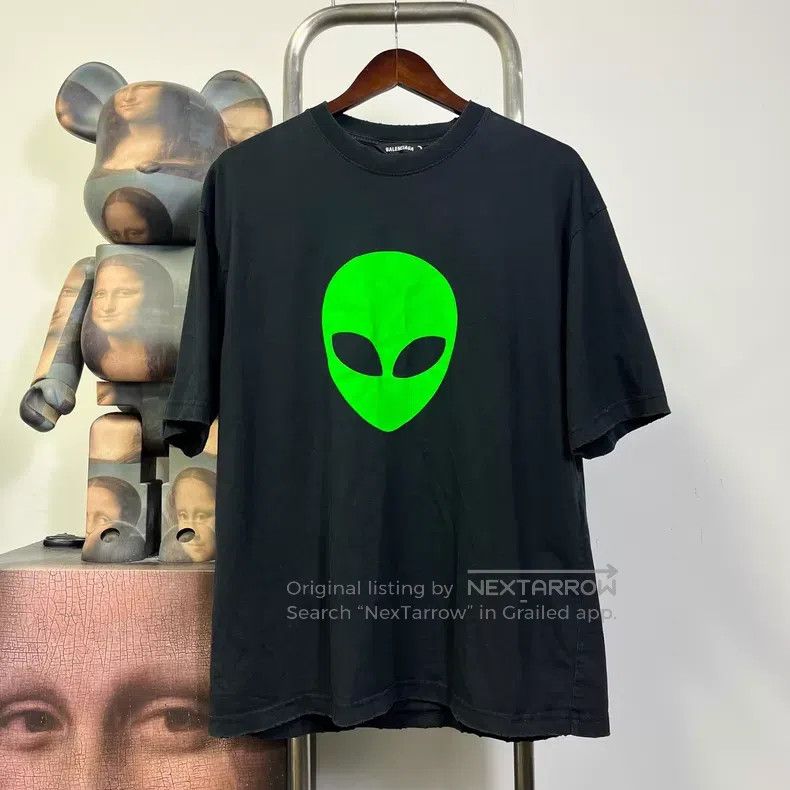 Balenciaga Balenciaga Alien Short Sleeve Size US M / EU 48-50 / 2 - 1 Thumbnail