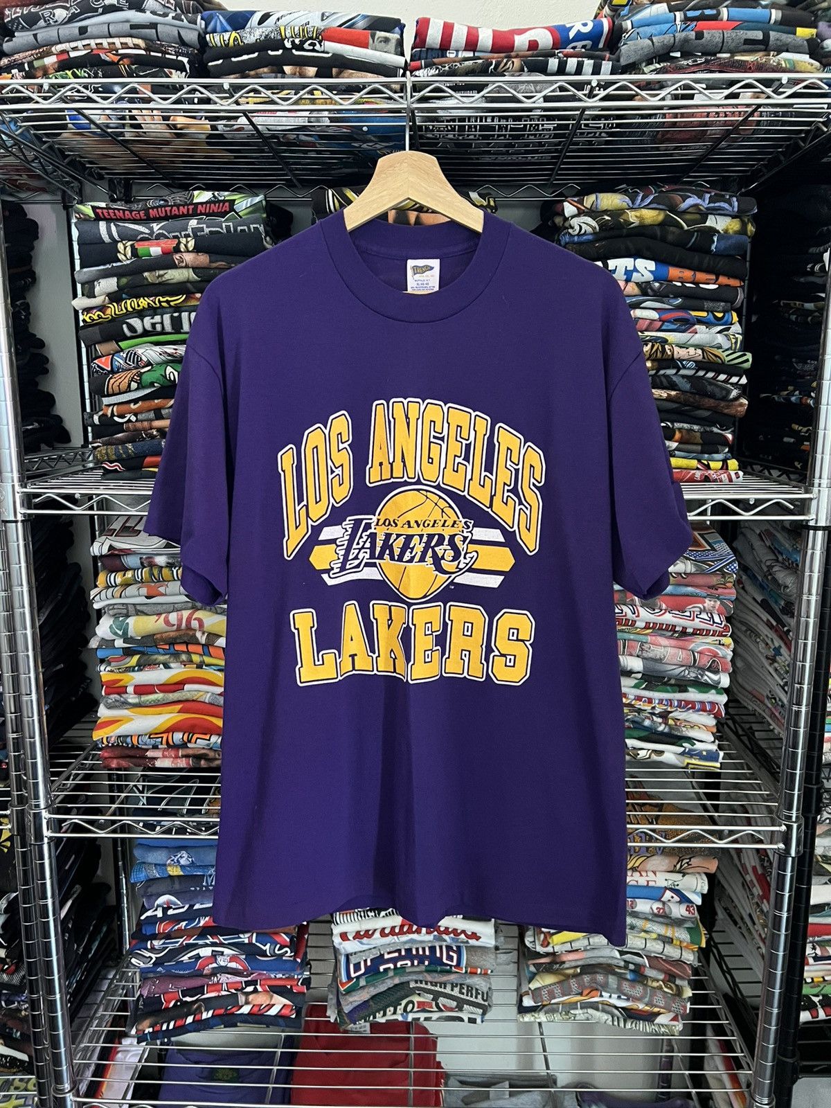 Trench USA 80s NBA Los Angeles Lakers Single Stitch Team Tee Size US XL / EU 56 / 4 - 1 Thumbnail