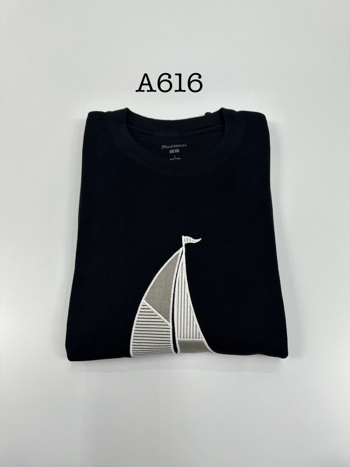 JW Anderson × Uniqlo JW Anderson Black Crewneck Sweatshirt A616 Size US L / EU 52-54 / 3 - 13 Thumbnail