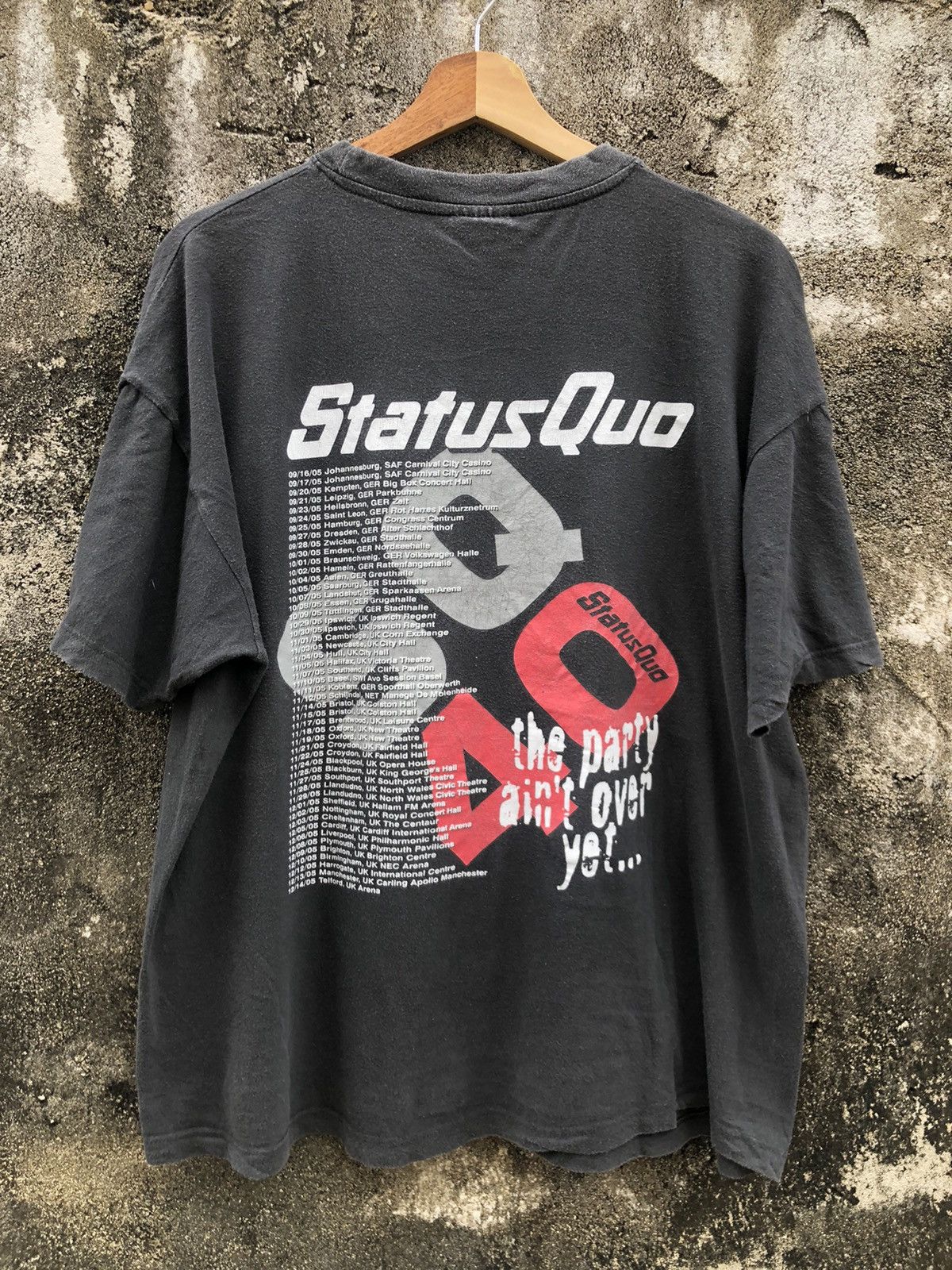 Band Tees × Vintage Vintage 90s Status Quo "The Party Ain't Over Yet" Tshirt Size US L / EU 52-54 / 3 - 2 Thumbnail