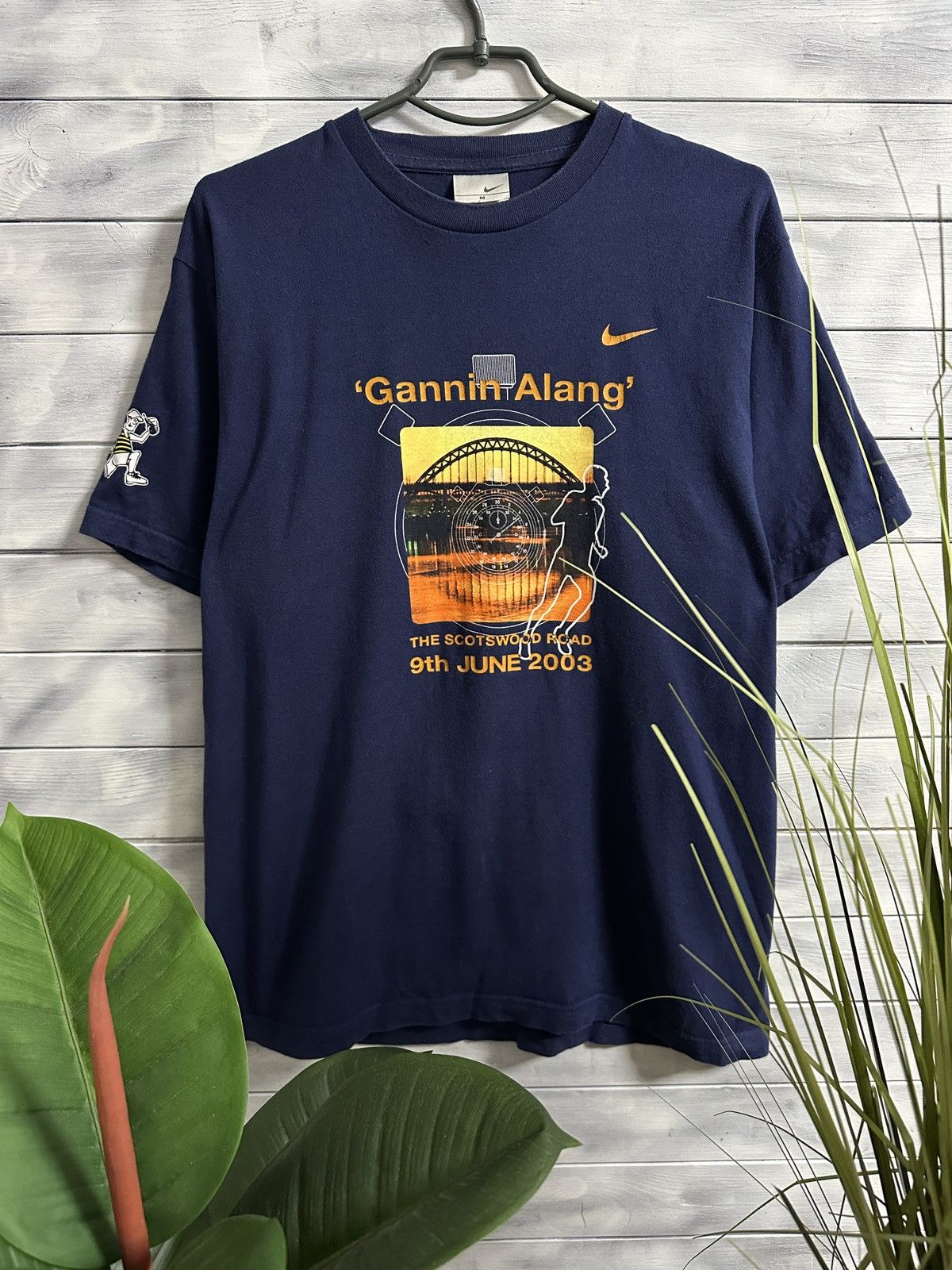 Nike Rare Vintage T-Shirt Nike Small Swoosh Run Ganinin Alang Size US M / EU 48-50 / 2 - 1 Thumbnail