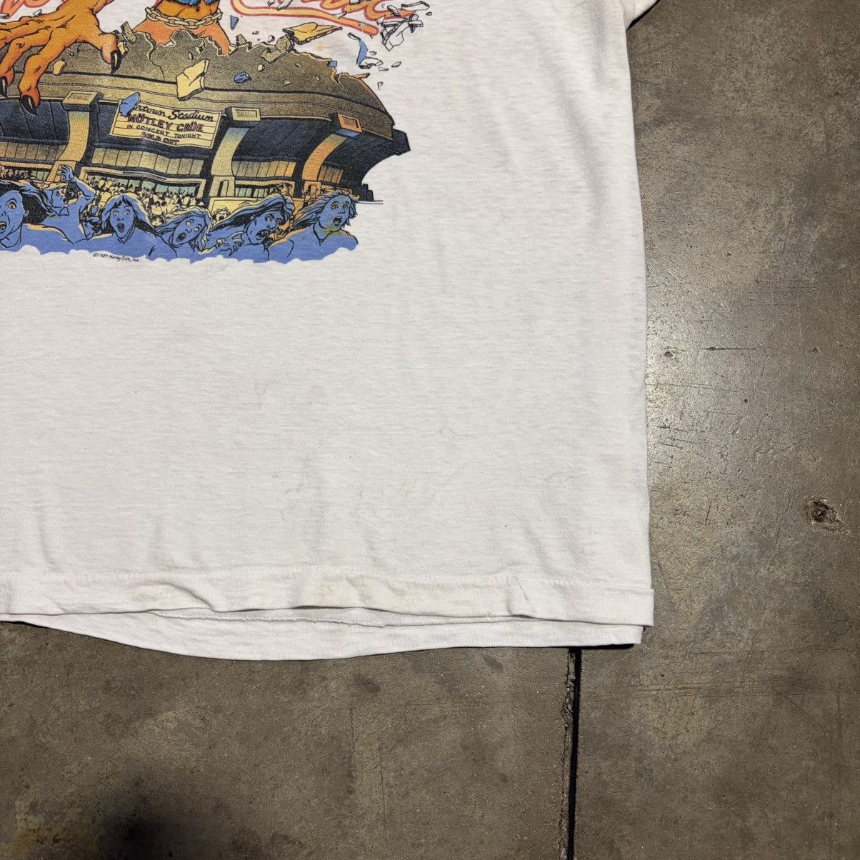 Band Tees Vintage 80s Motley Crue Band T shirt New York Tour Rock 1987 Size US XL / EU 56 / 4 - 6 Thumbnail