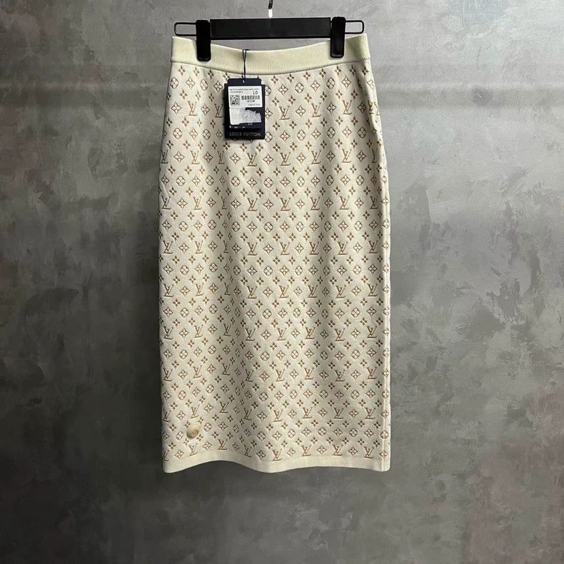 Louis Vuitton Louis Vuitton size l 24 Latest Beige Logo Jacquard Knit Mid Size 25" / US 0 / IT 36 - 1 Thumbnail