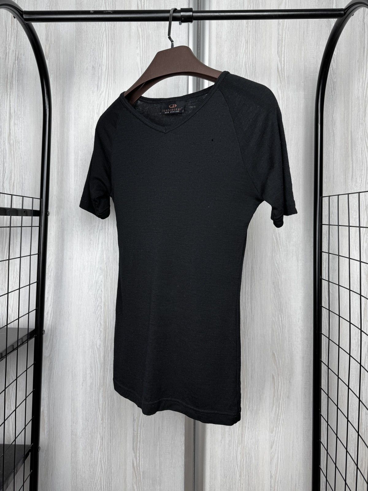 Icebreaker Icebreaker New Zealand Merino black basic tee shirt sz M Size US M / EU 48-50 / 2 - 5 Thumbnail