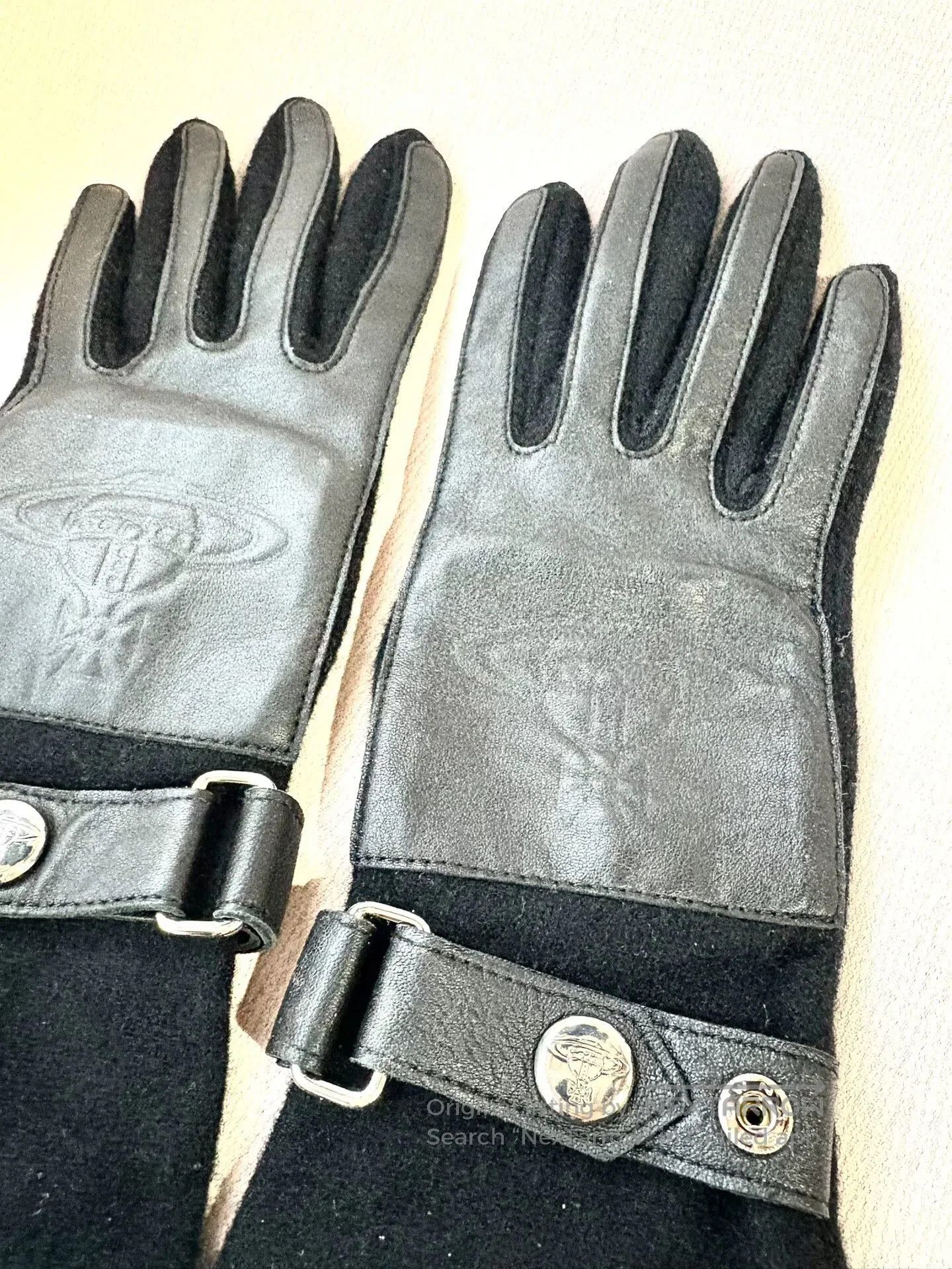 Vivienne Westwood Vivienne Westwood Black Gloves. Size ONE SIZE - 4 Thumbnail