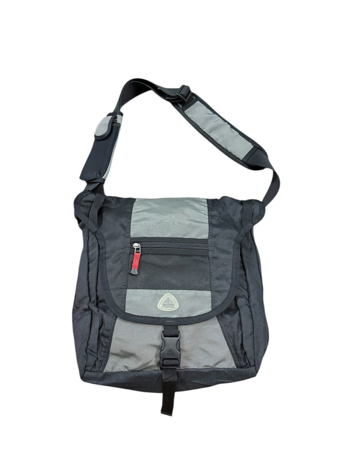 Vintage VINTAGE NIKE ACG MASSENGER BAG Size ONE SIZE - 1 Thumbnail