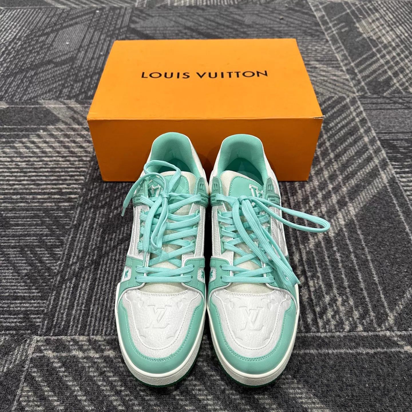 Louis Vuitton LV Trainer Tiffany Green Embossed 42 (New) Size US 9 / EU 42 - 2 Thumbnail