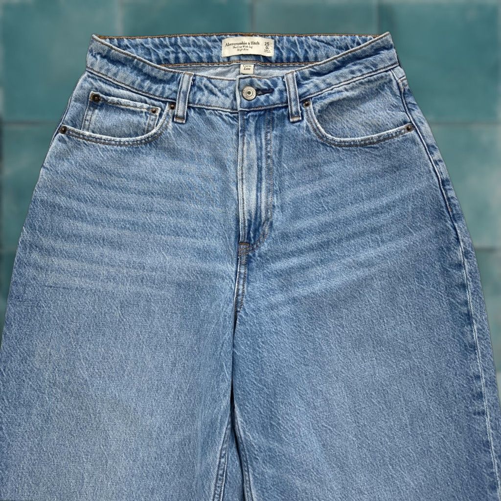 Abercrombie & Fitch Abercrombie & Fitch Jeans Womens 0S High Rise Crop Wide Leg Curve Love Raw Hem Jeans Womens 0S Short Light Bio Blue 23 in Inseam Size 25" / US 0 / IT 36 - 1 Thumbnail