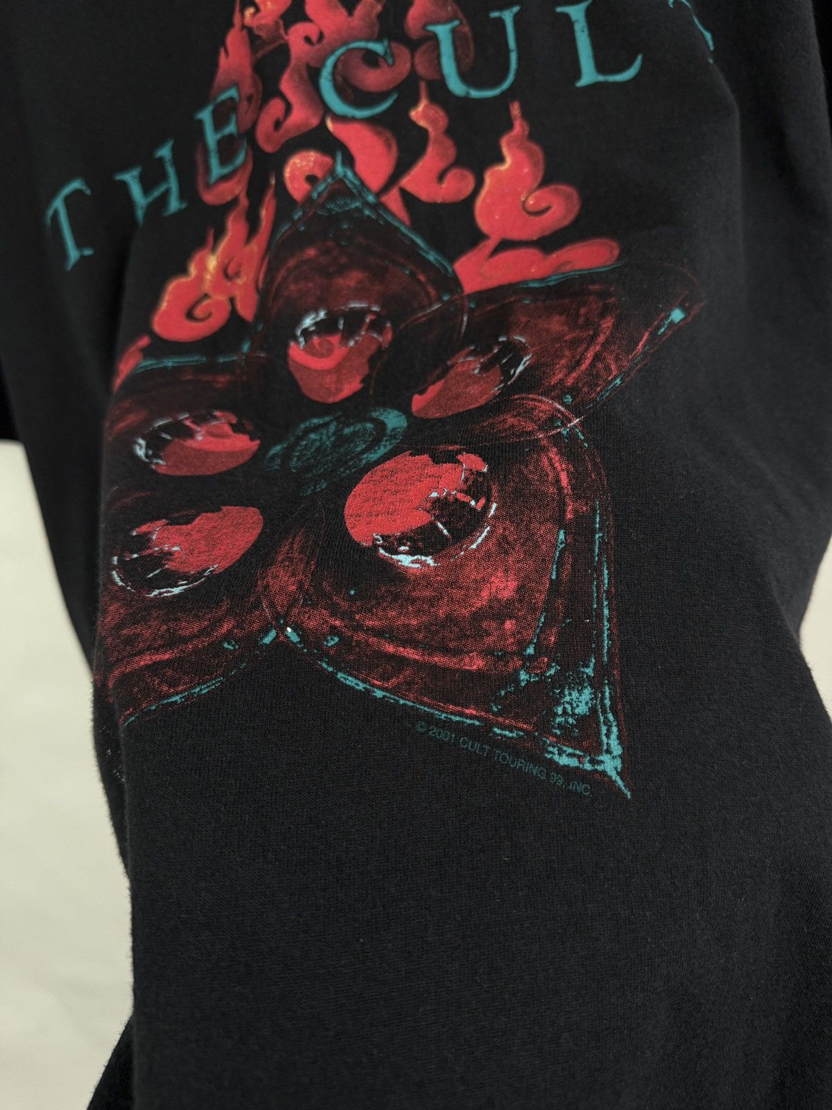 Fruit Of The Loom 🇬🇧 Vintage 2001 The CULT Beyond Good and Evil World Tour Tee Size US M / EU 48-50 / 2 - 6 Thumbnail