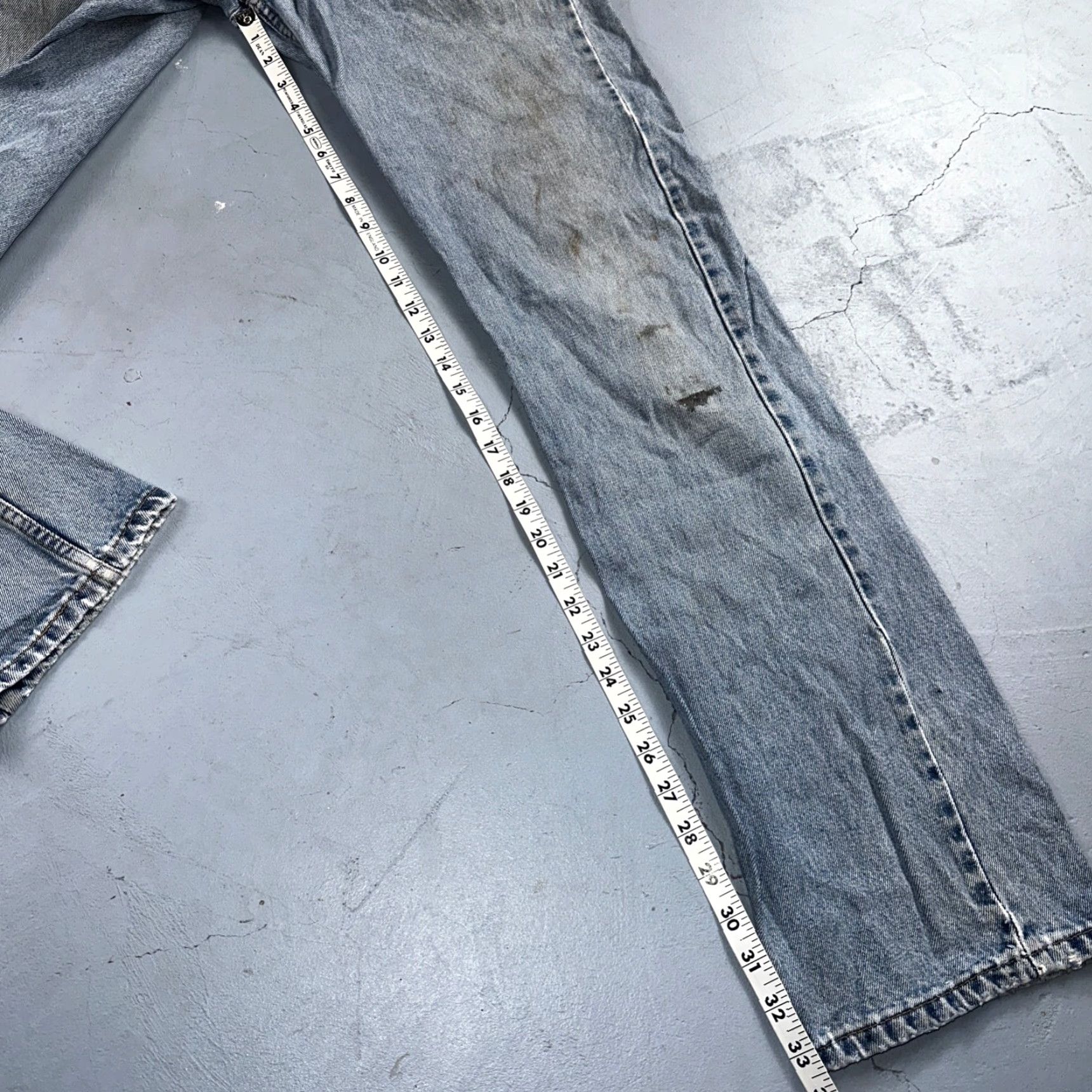 Levi's VINTAGE Levi's 505 Jeans Mens Blue Light Wash 30x34 Straight Leg 90s USA Columbia Denim Cotton Regular Inseam 34 28x33 Ac Closure Button Size US 30 / EU 46 - 6 Thumbnail