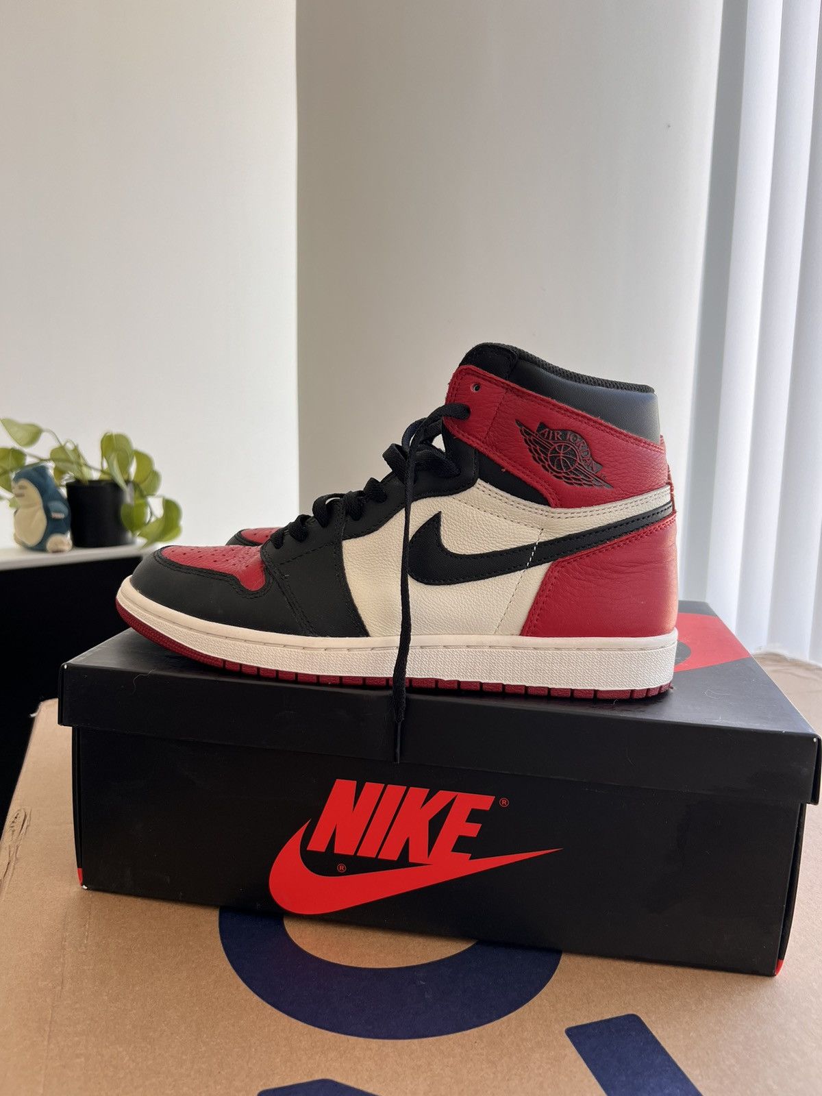 Jordan Brand Air Jordan Retro 1 High Bred Toe Size US 10.5 / EU 43-44 - 1 Thumbnail