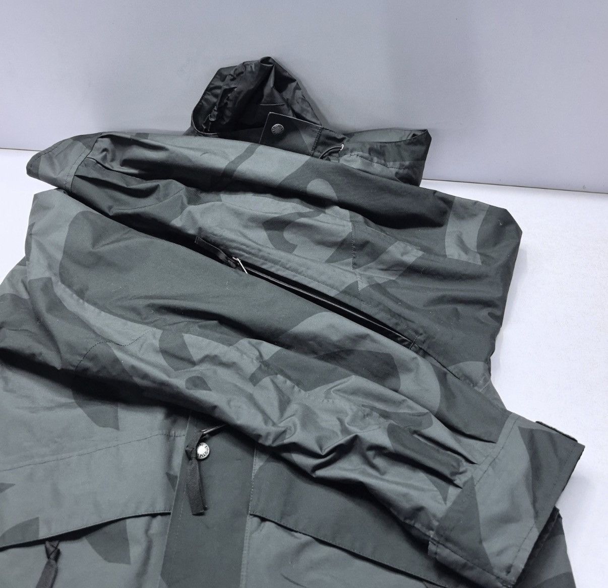 Kaws × The North Face The North Face x KAWS Retro 1986 Mountain Jacket Size US S / EU 44-46 / 1 - 12 Thumbnail