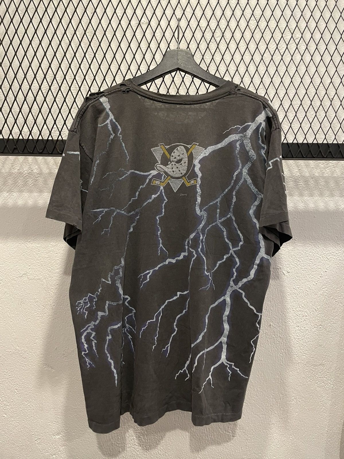 Salem Sportswear Vintage 90s Mighty Ducks Thunder All Over Print T-Shirt Size US XL / EU 56 / 4 - 2 Thumbnail