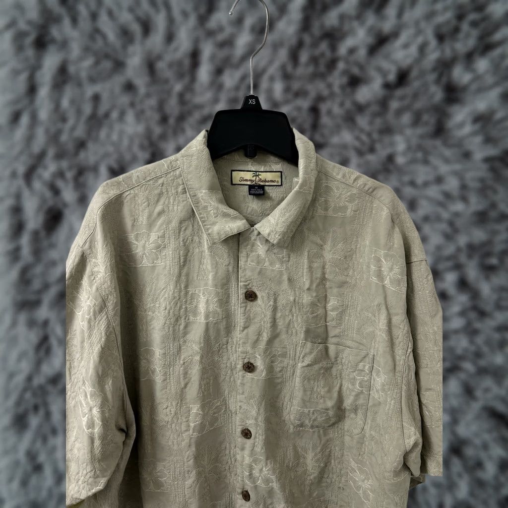 Tommy Bahama VINTAGE Tommy Bahama Shirt Mens M Beige 100% Silk Floral Print Button-Down S/S Collar-Down Pocket Breathing Beach Classic Filigree Size US M / EU 48-50 / 2 - 1 Thumbnail