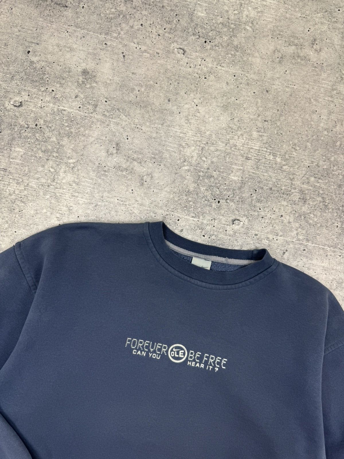 Nike Vintage Nike Central Big Reflective Logo Y2K Sweatshirt M Size US M / EU 48-50 / 2 - 6 Thumbnail
