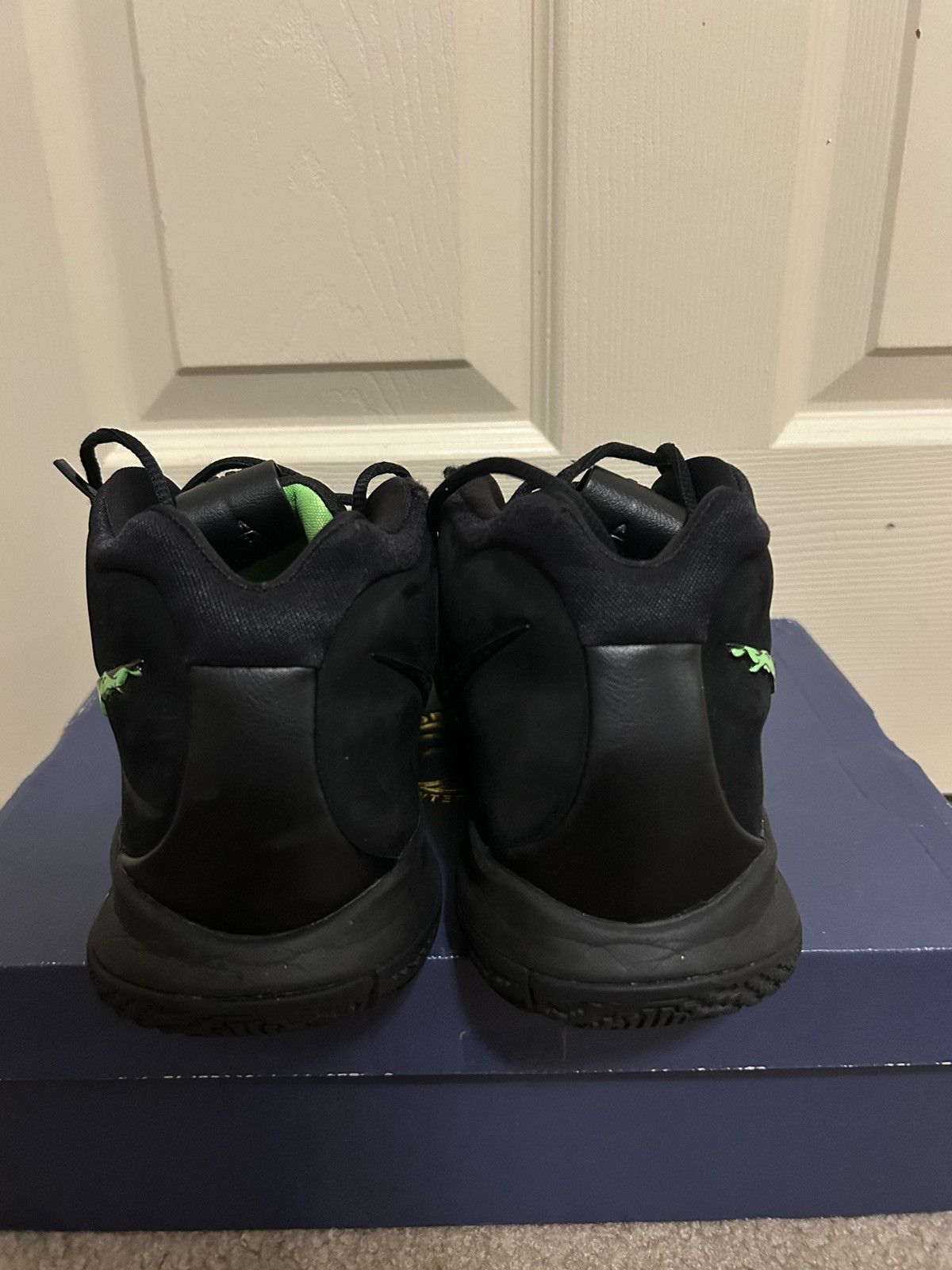 Nike Kyrie 4 Halloween Size US 9.5 / EU 42-43 - 3 Thumbnail