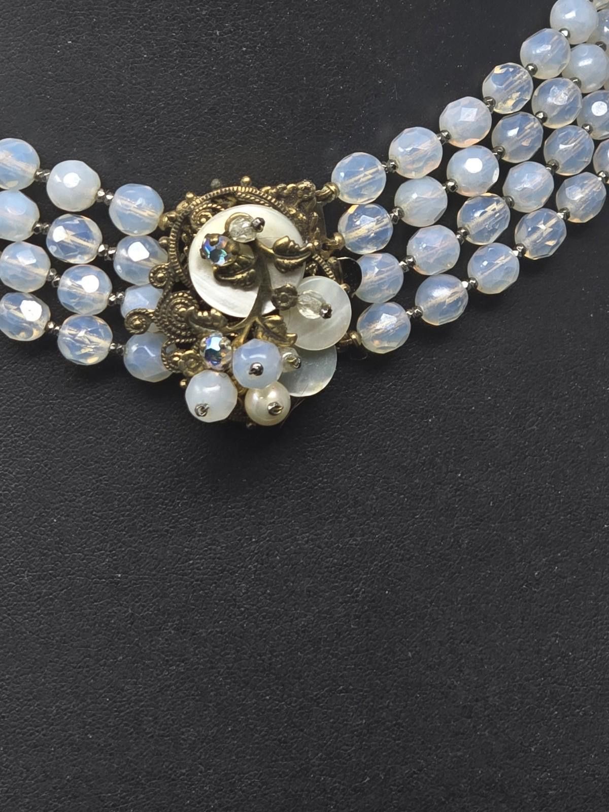 The Unbranded Brand Vintage Floral Necklace & Clip-On Earrings Set MOP AB Beads Size ONE SIZE - 5 Thumbnail