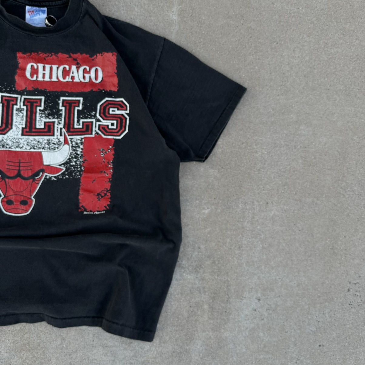 Jordan Brand × NBA × Nike Vintage 90s Faded Black Chicago Bulls Graphic Tee Fits Large Size US L / EU 52-54 / 3 - 9 Thumbnail