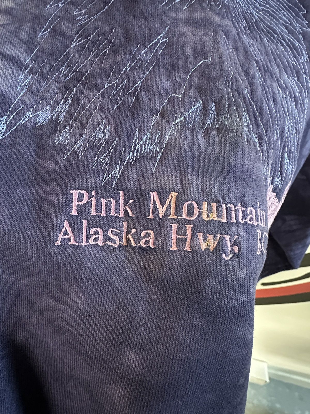 Vintage Vintage 90s Pink Mountain Highway Eagle Graphic Sweater Size US L / EU 52-54 / 3 - 7 Thumbnail