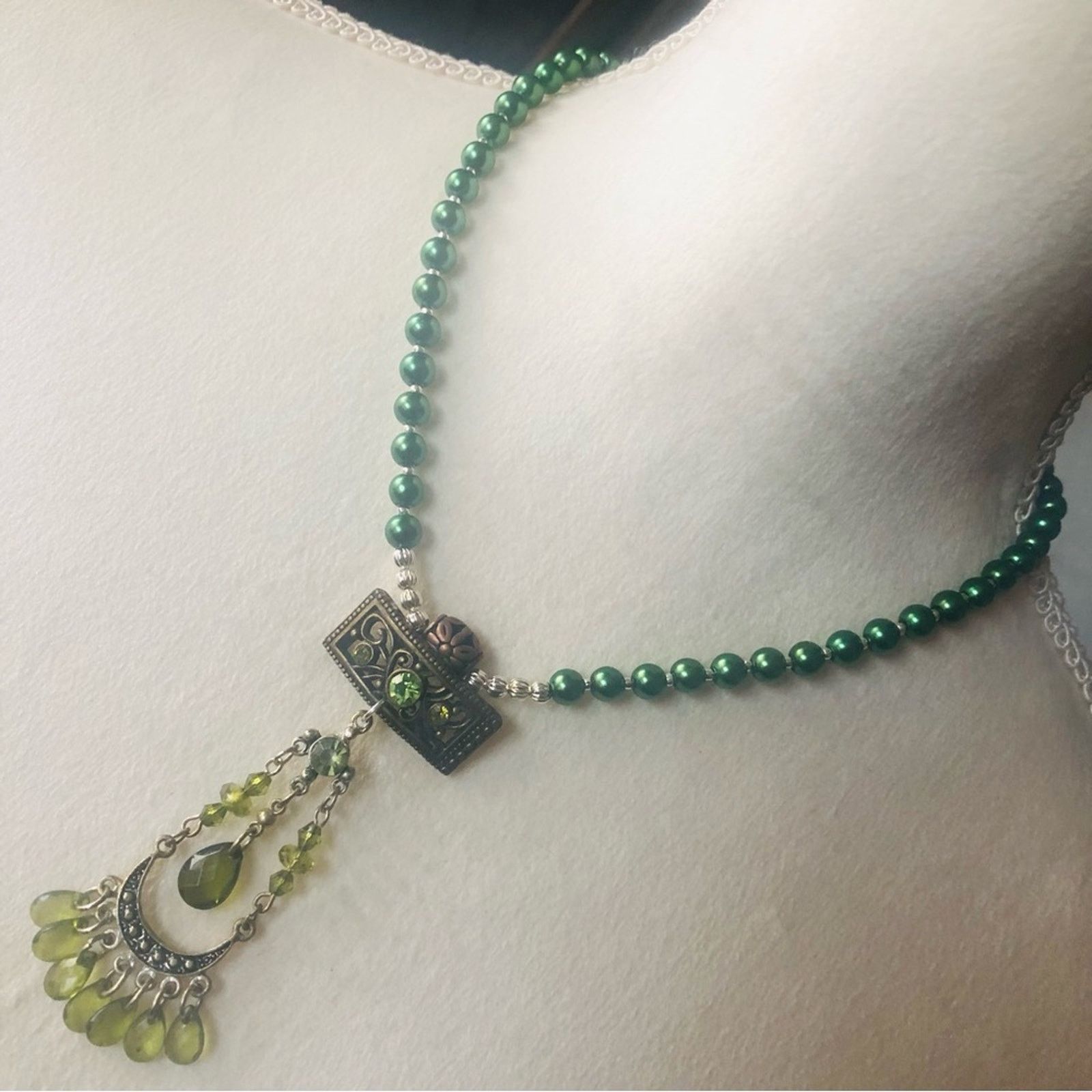Handcrafted repurpose faceted peridot crystal Pearl necklac