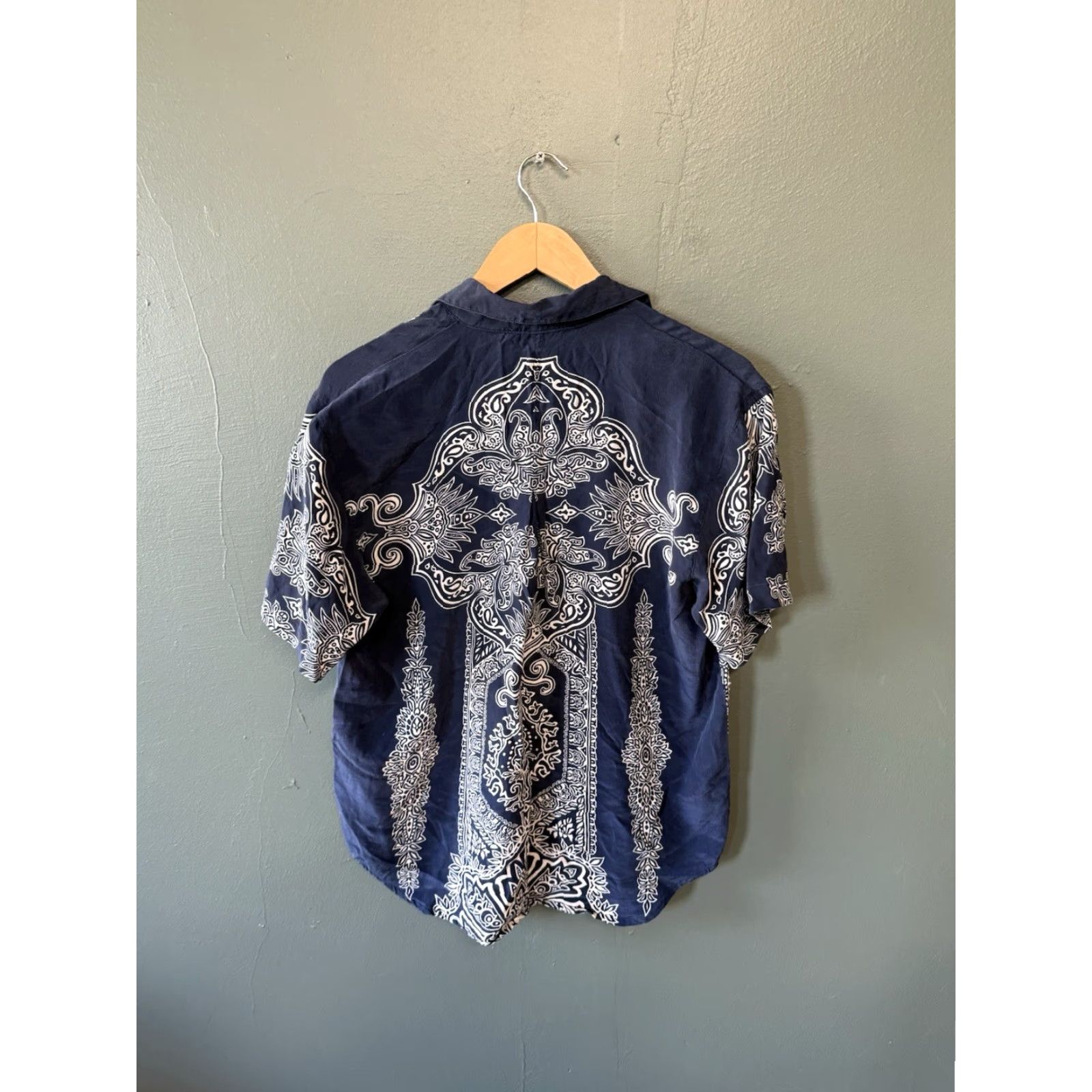 Vintage VINTAGE Crystal Womens Blue Short Sleeve Button-Up Shirt Silk Size 2 Size XS / US 0-2 / IT 36-38 - 2 Thumbnail